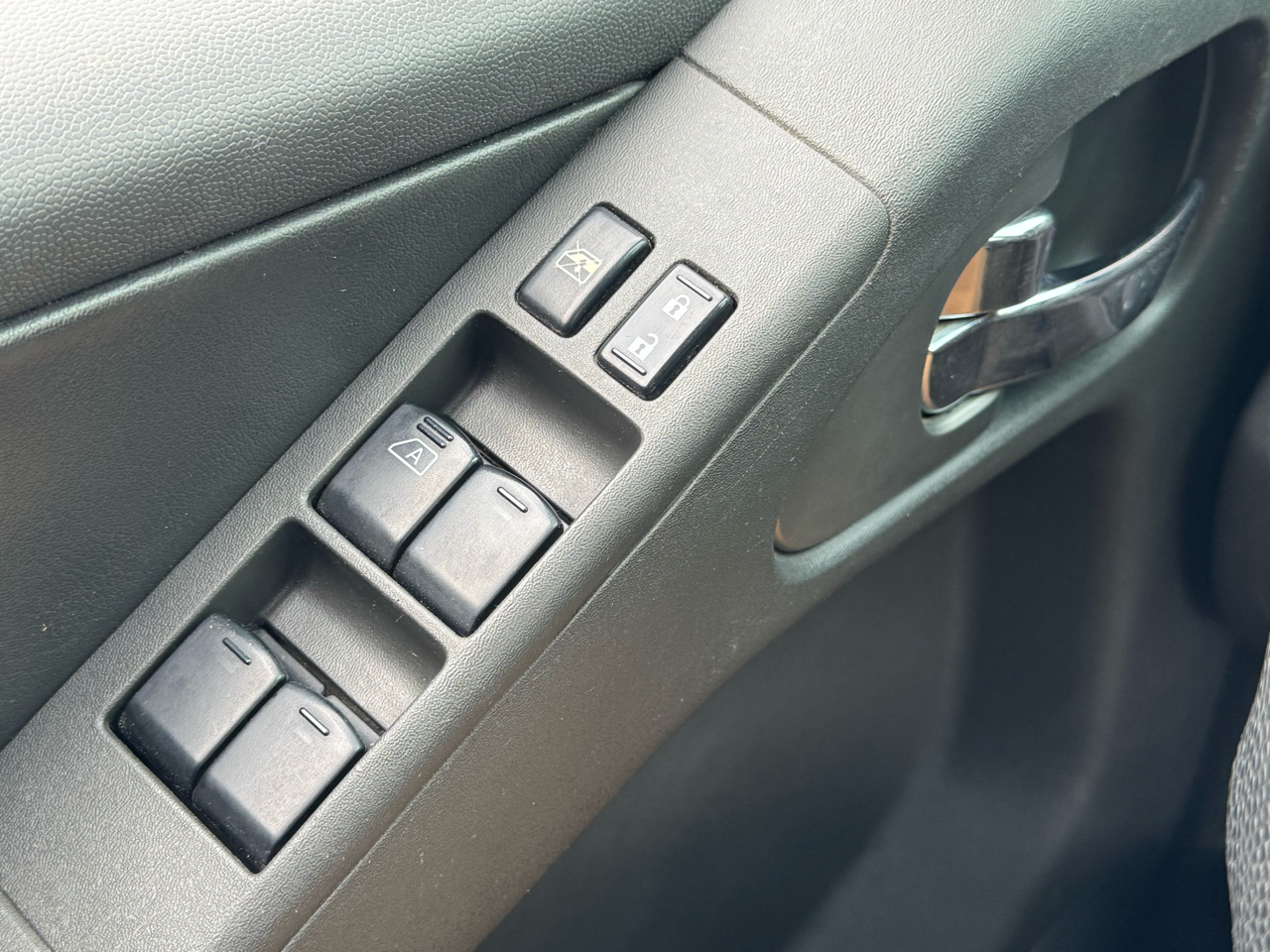 Nissan Frontier SL Crew Cab 4WD 2011