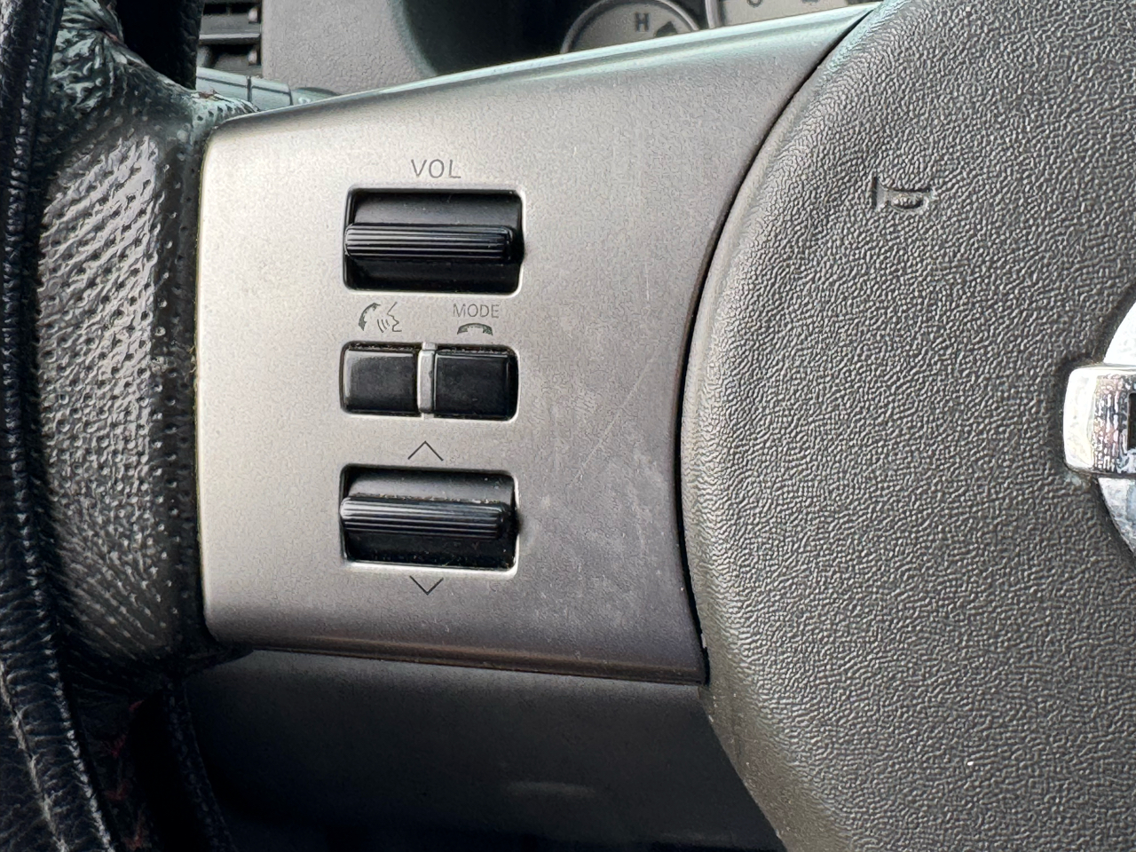 Nissan Frontier SL Crew Cab 4WD 2011