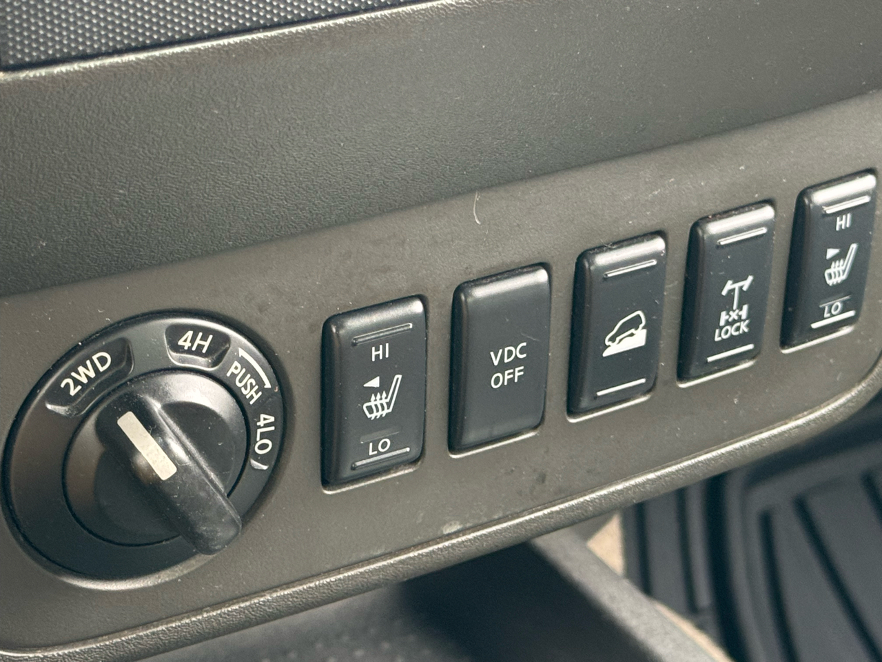 Nissan Frontier SL Crew Cab 4WD 2011