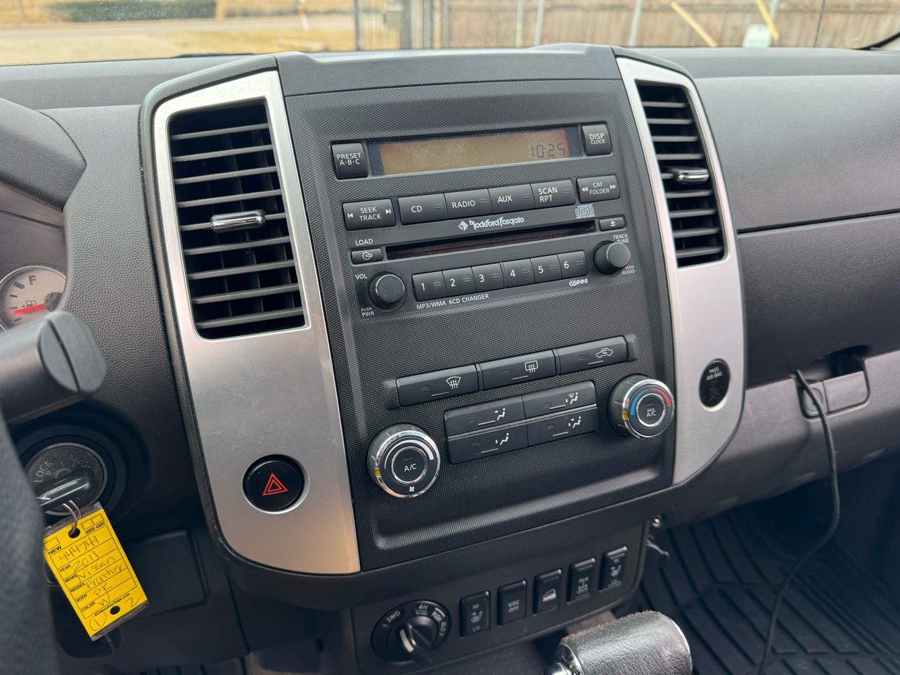 Nissan Frontier SL Crew Cab 4WD 2011