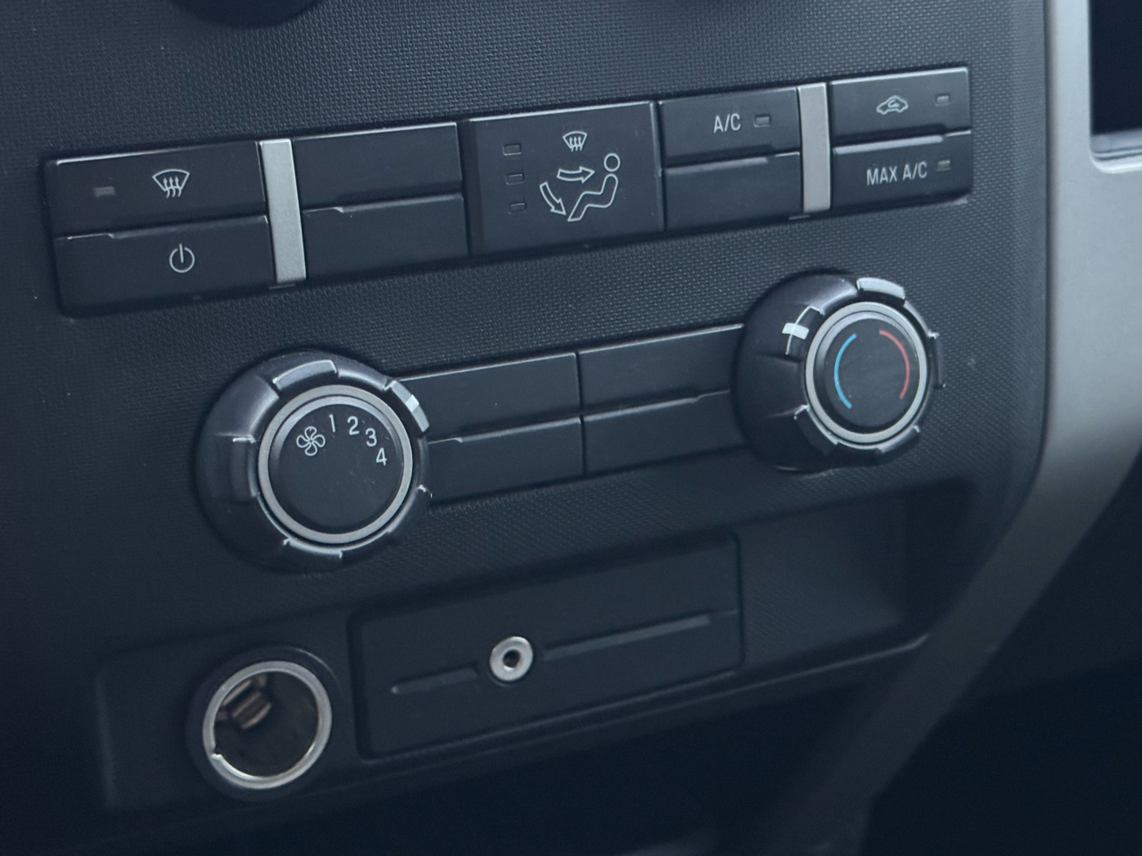 Ford F-150 2WD SuperCrew 150" XLT 2012