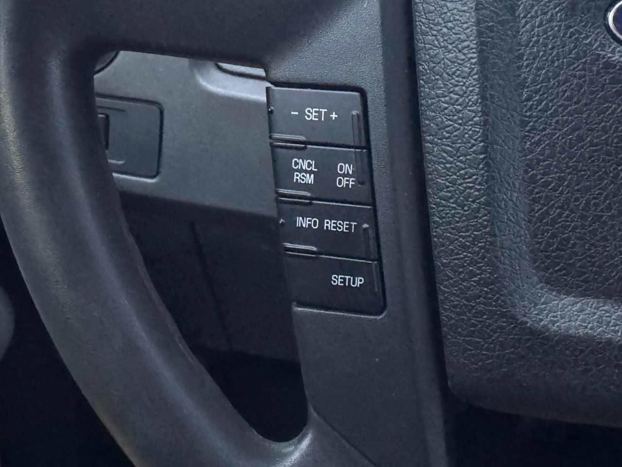 Ford F-150 2WD SuperCrew 150" XLT 2012