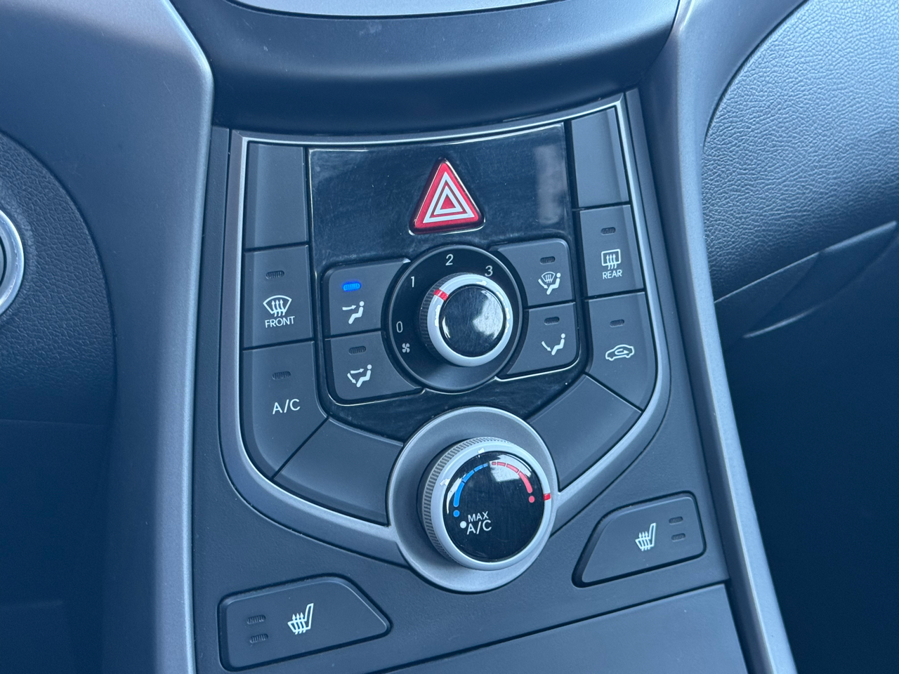 Hyundai Elantra SE 6AT 2016