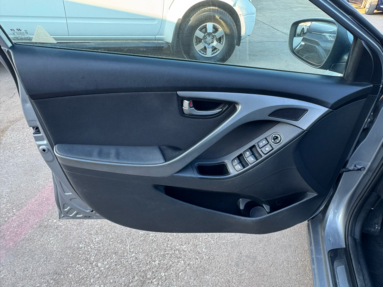 Hyundai Elantra SE 6AT 2016