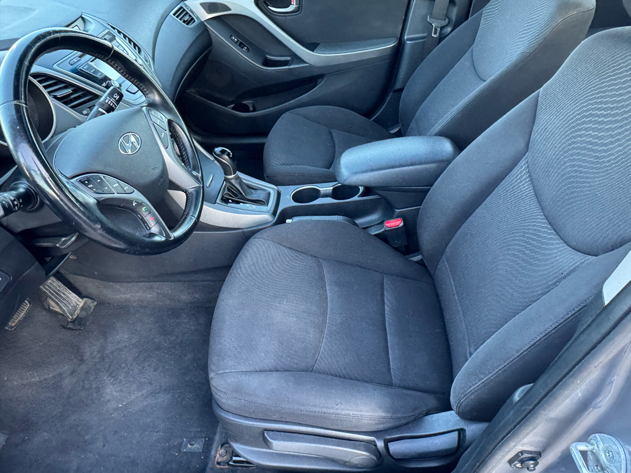 Hyundai Elantra SE 6AT 2016