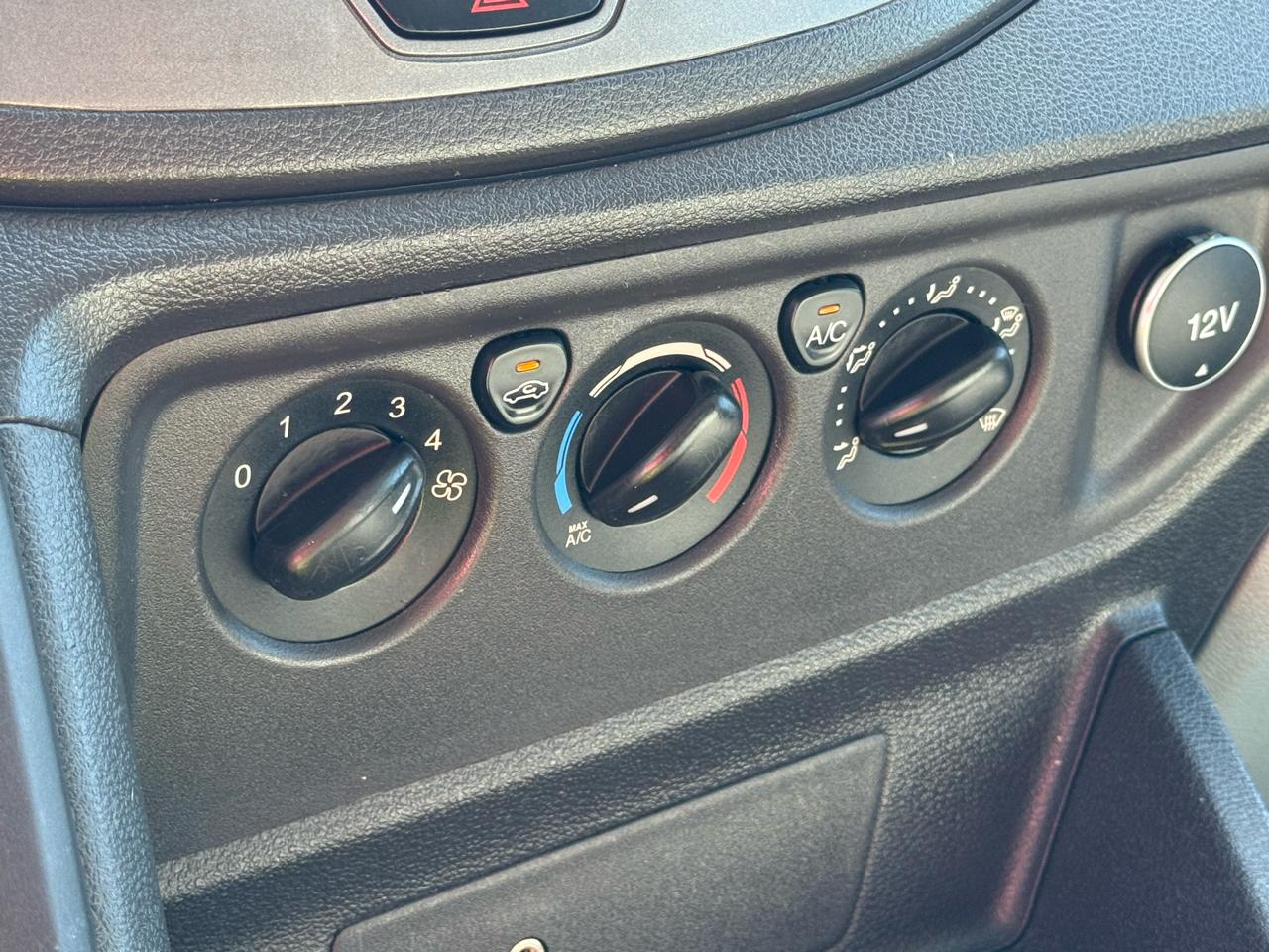 Ford Transit 150 Van Low Roof w/Sliding Pass. 130-in. WB 2017