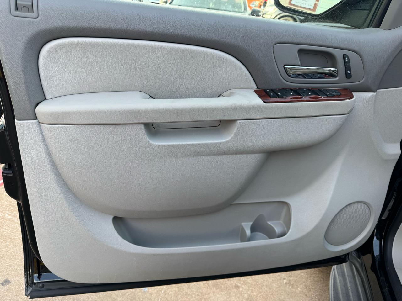 GMC Yukon SLT 2WD 2013