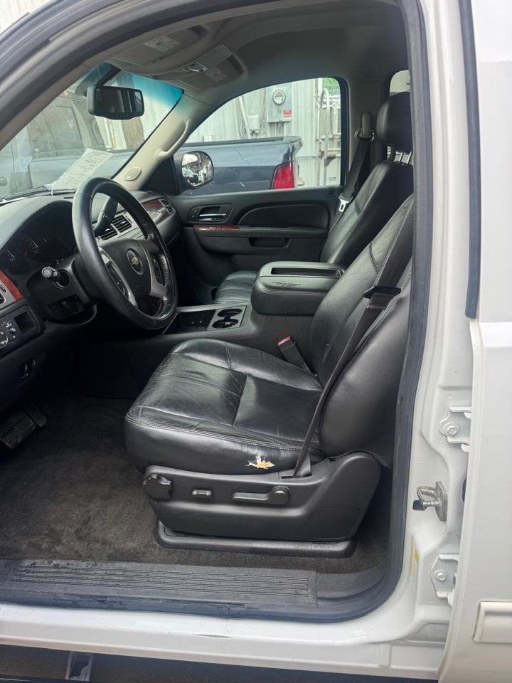 Chevrolet Suburban LT 1500 2WD 2013