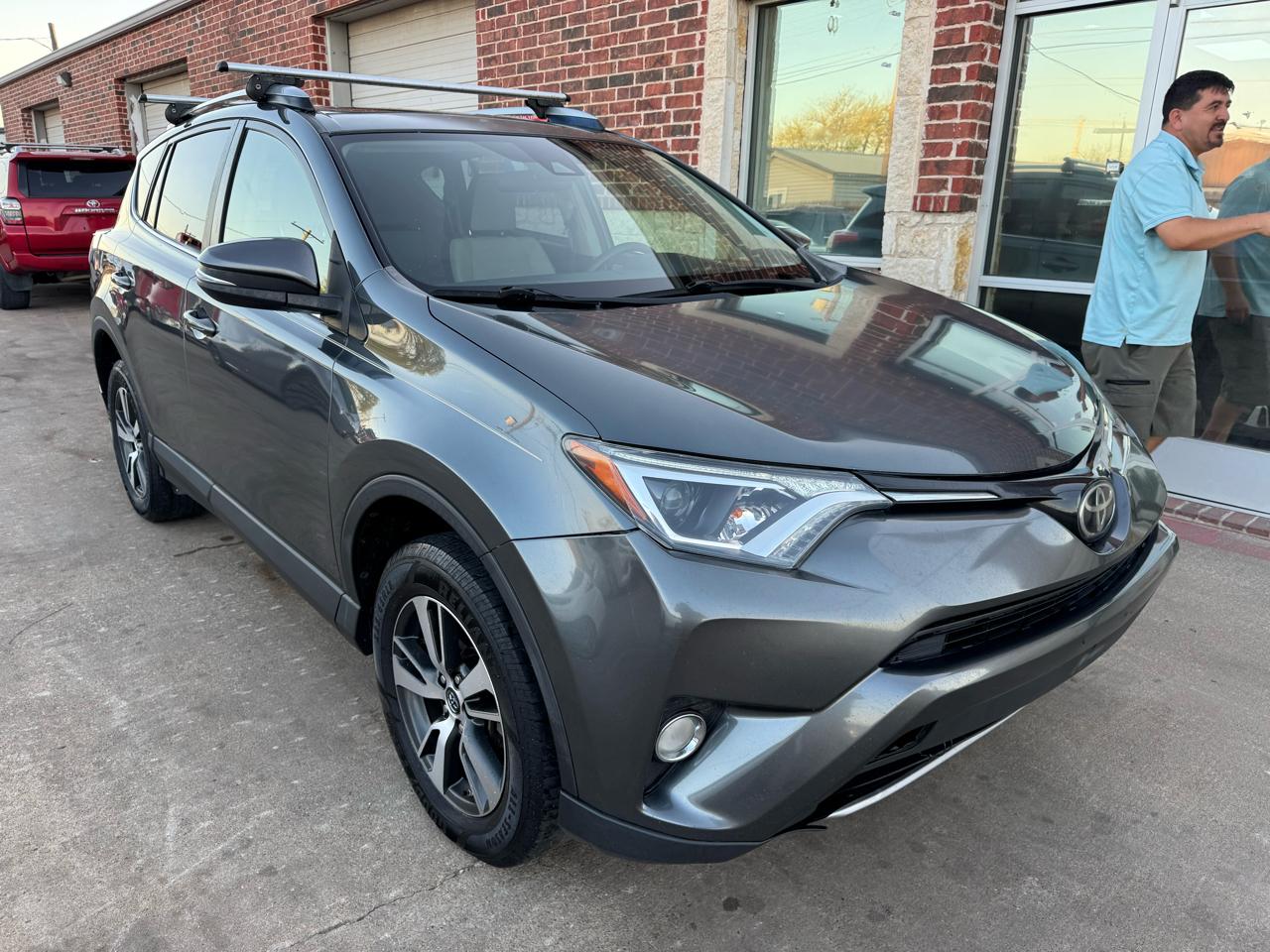 Toyota RAV4 XLE FWD 2017