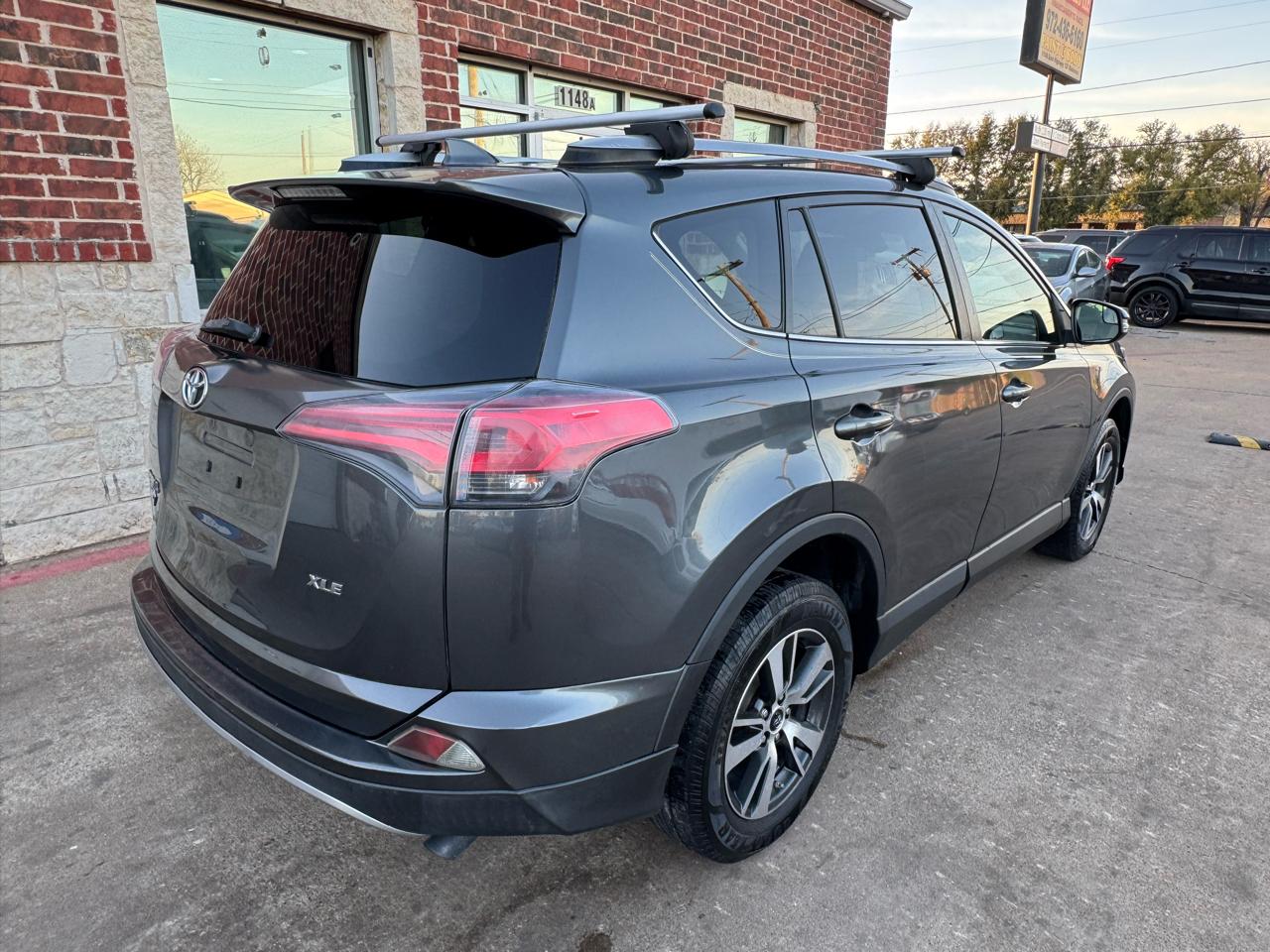 Toyota RAV4 XLE FWD 2017
