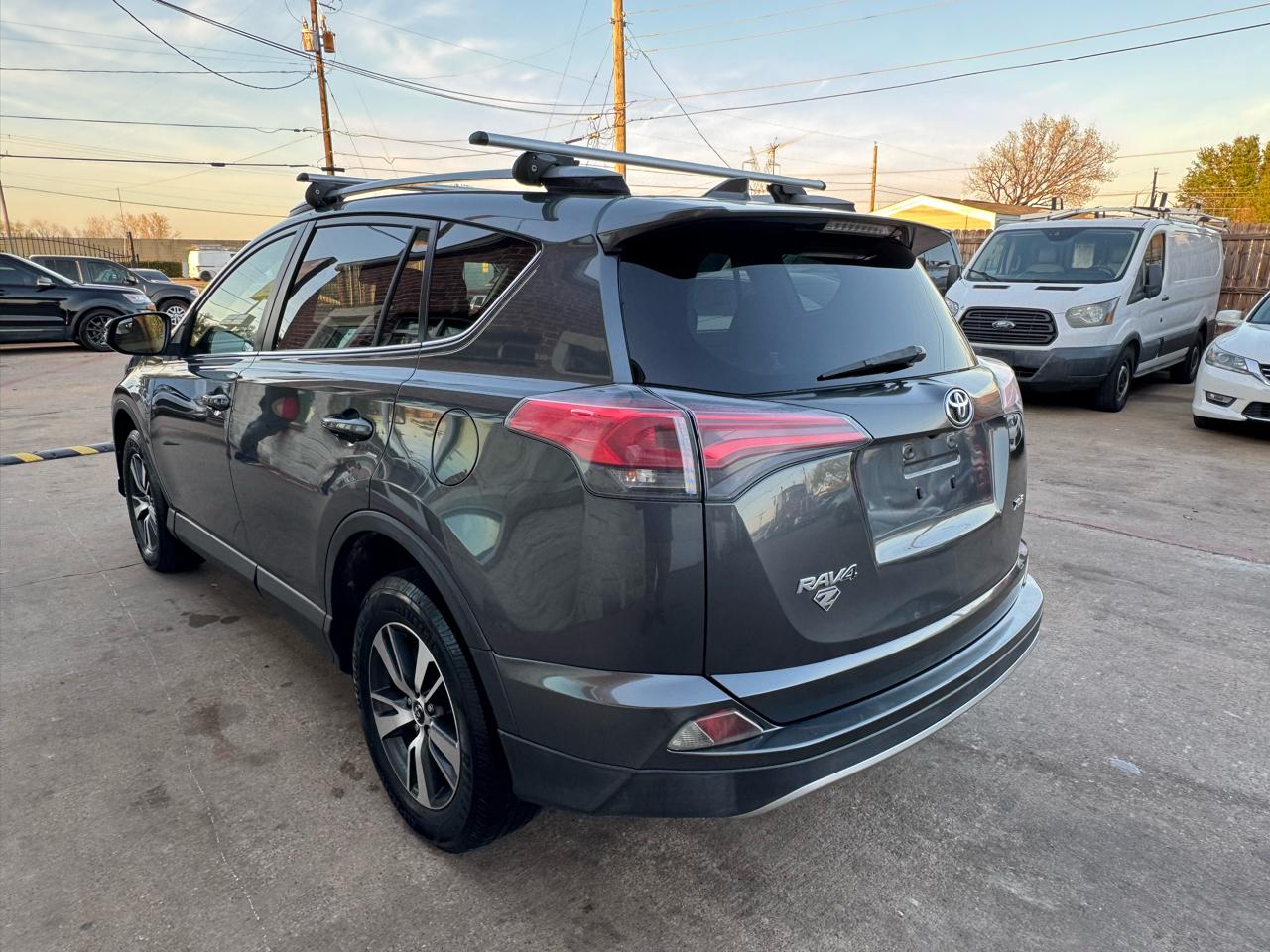 Toyota RAV4 XLE FWD 2017