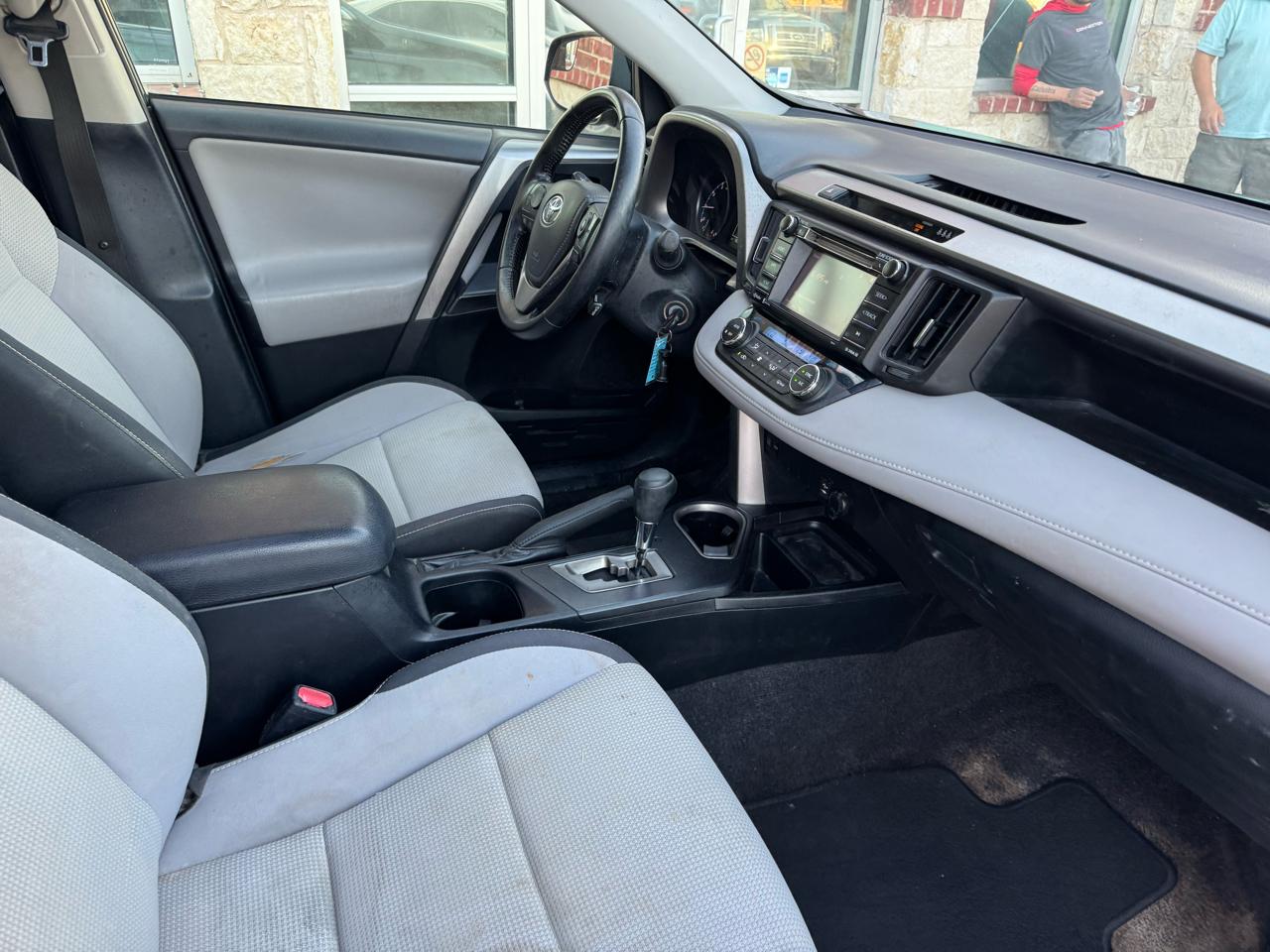 Toyota RAV4 XLE FWD 2017