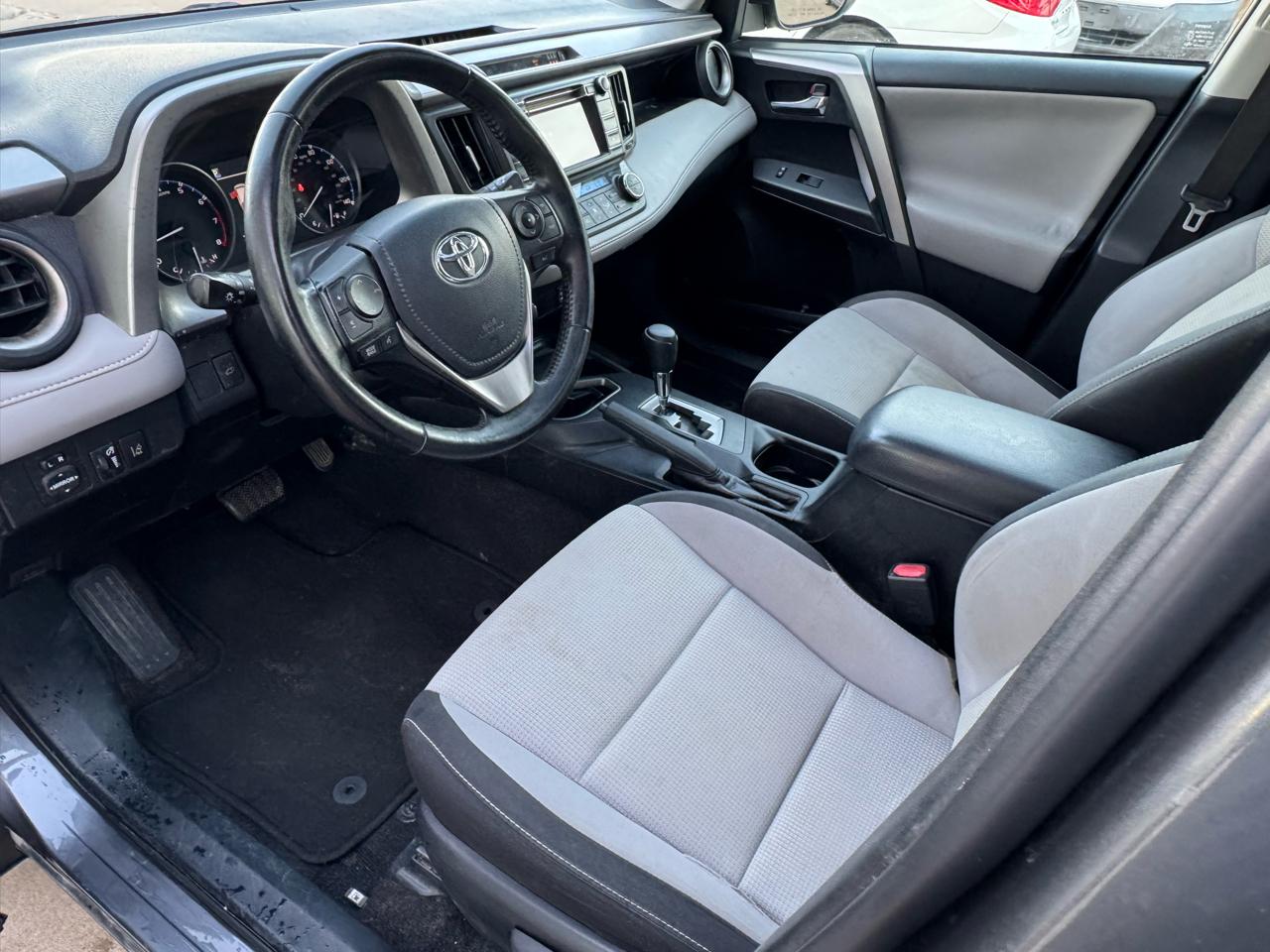 Toyota RAV4 XLE FWD 2017