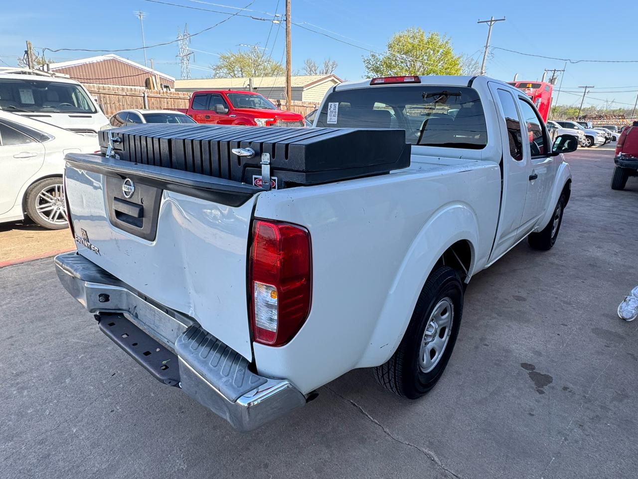 Nissan Frontier SV King Cab I4 5MT 2WD 2016