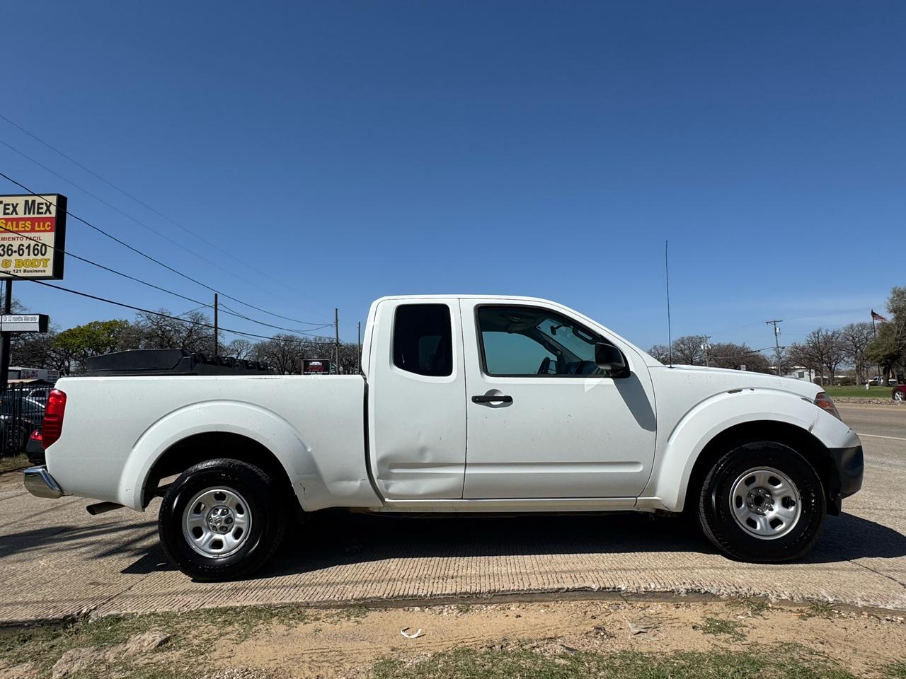 Nissan Frontier SV King Cab I4 5MT 2WD 2016