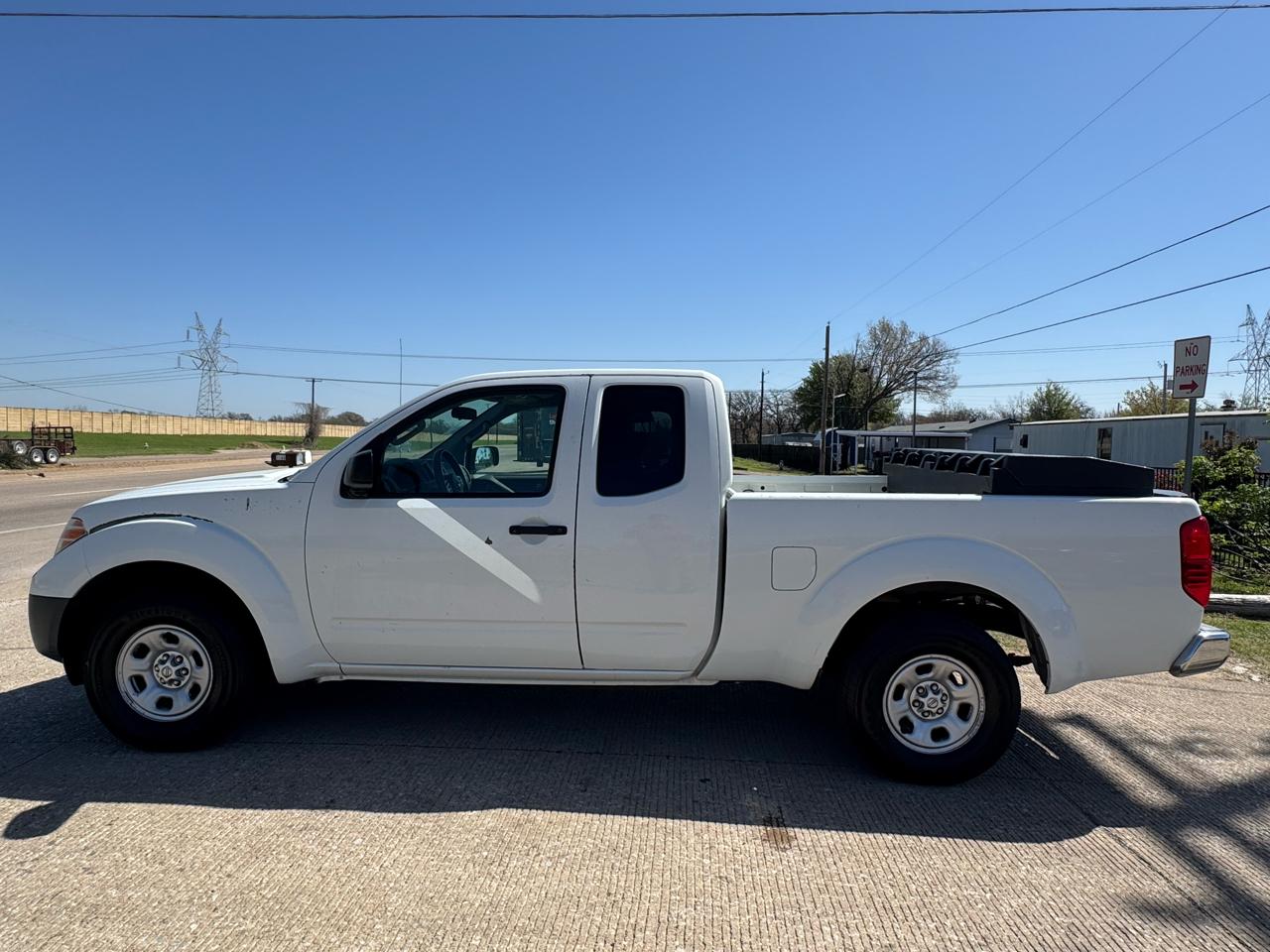 Nissan Frontier SV King Cab I4 5MT 2WD 2016