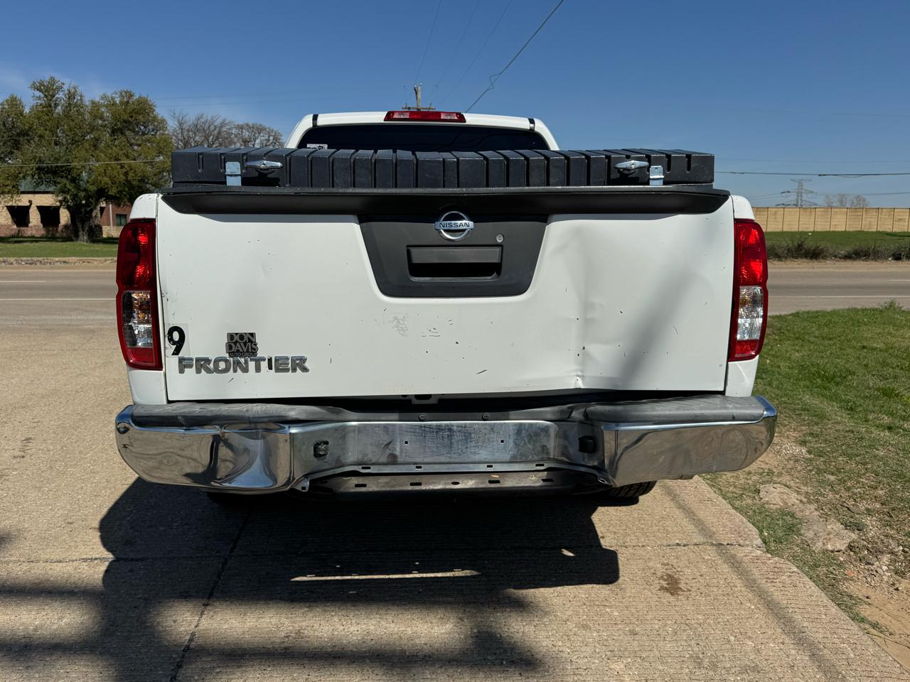 Nissan Frontier SV King Cab I4 5MT 2WD 2016