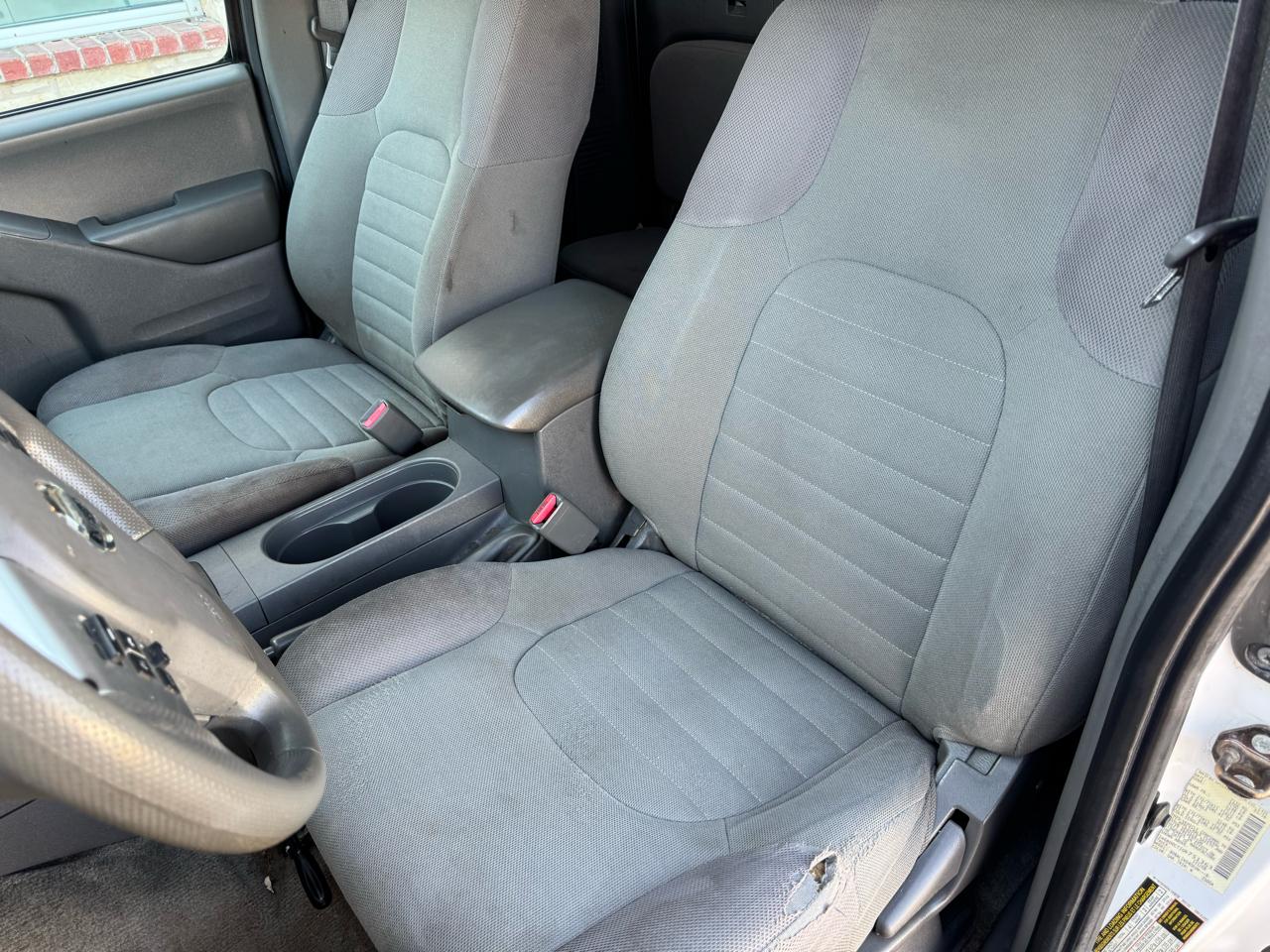 Nissan Frontier SV King Cab I4 5MT 2WD 2016