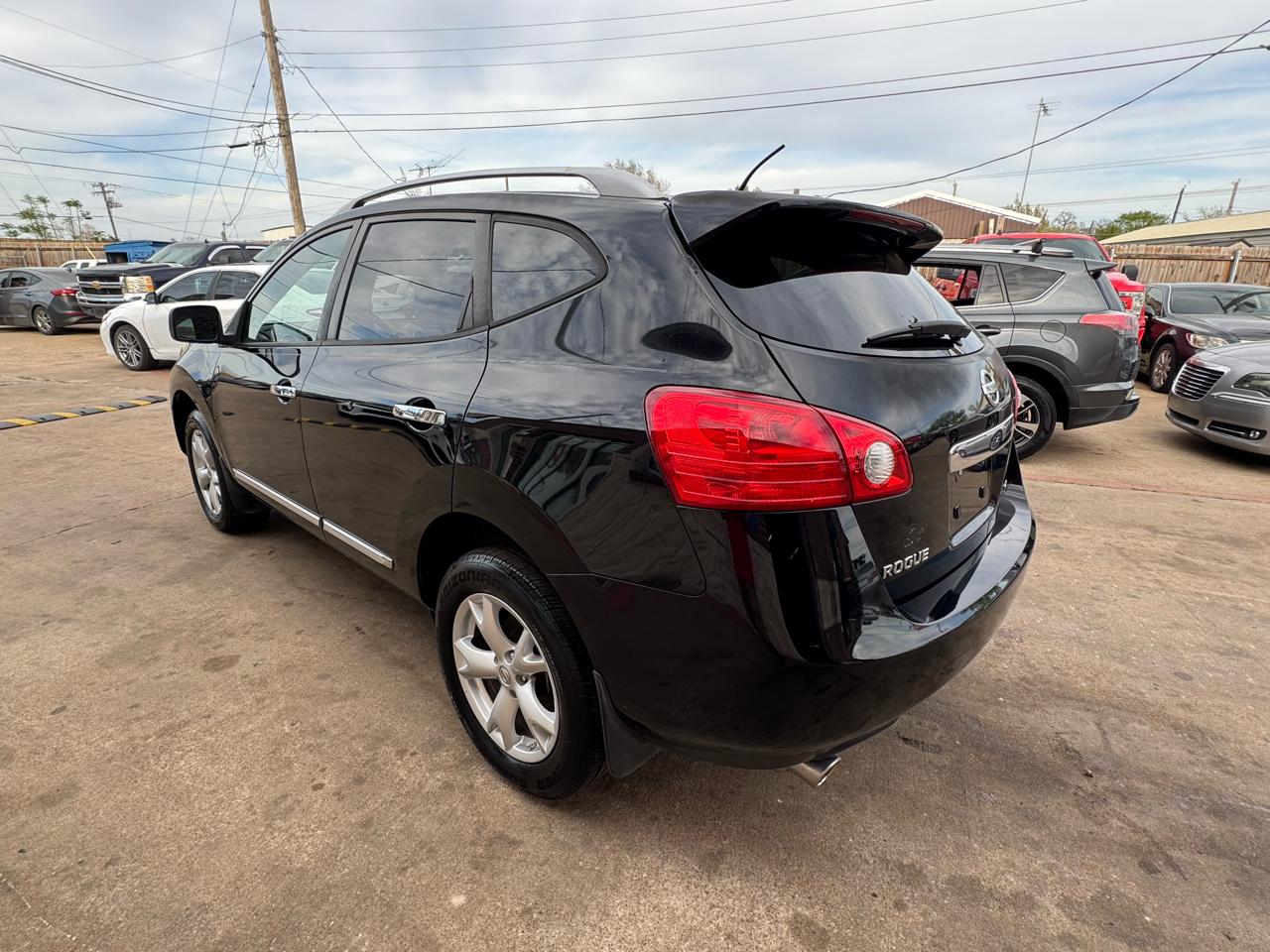Nissan Rogue S AWD 2011