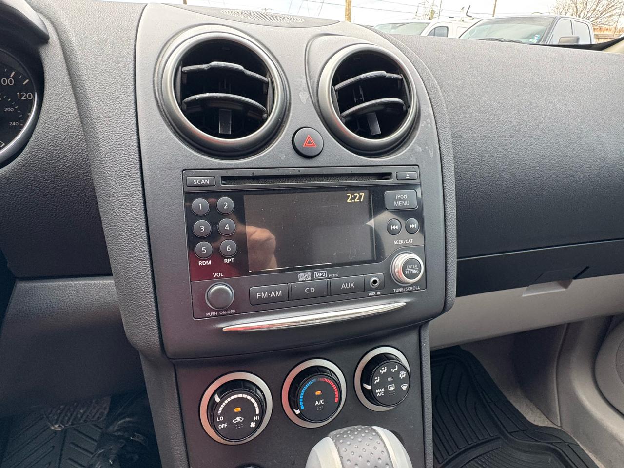 Nissan Rogue S AWD 2011