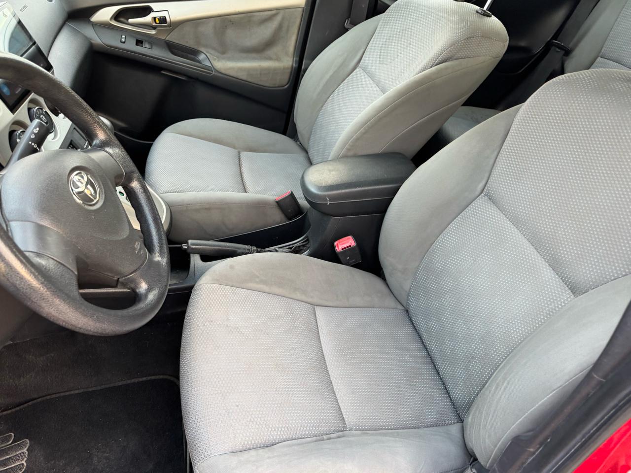 Toyota Matrix Base 4-Speed AT 2010