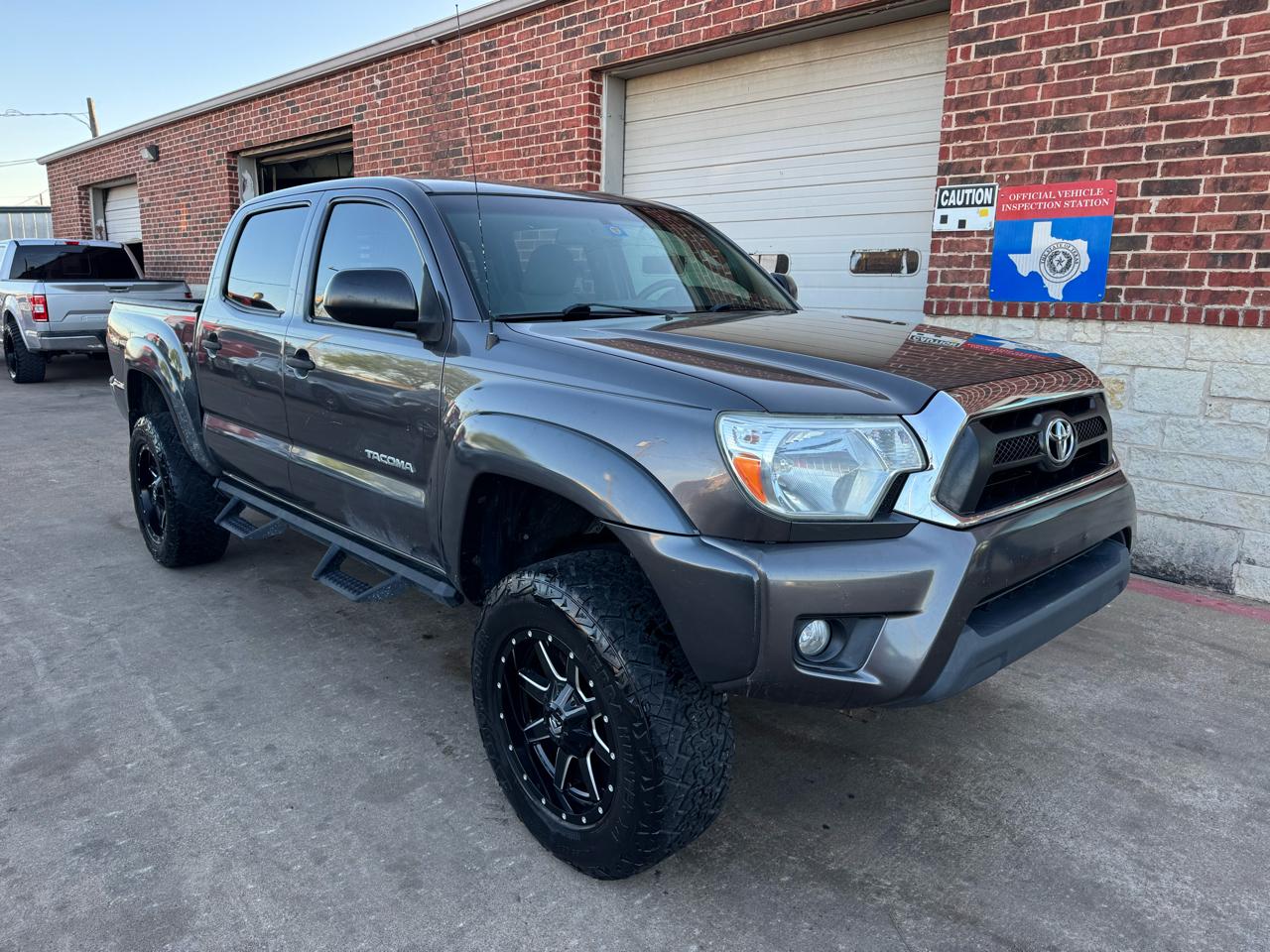 Toyota Tacoma PreRunner Double Cab V6 5AT 2WD 2015