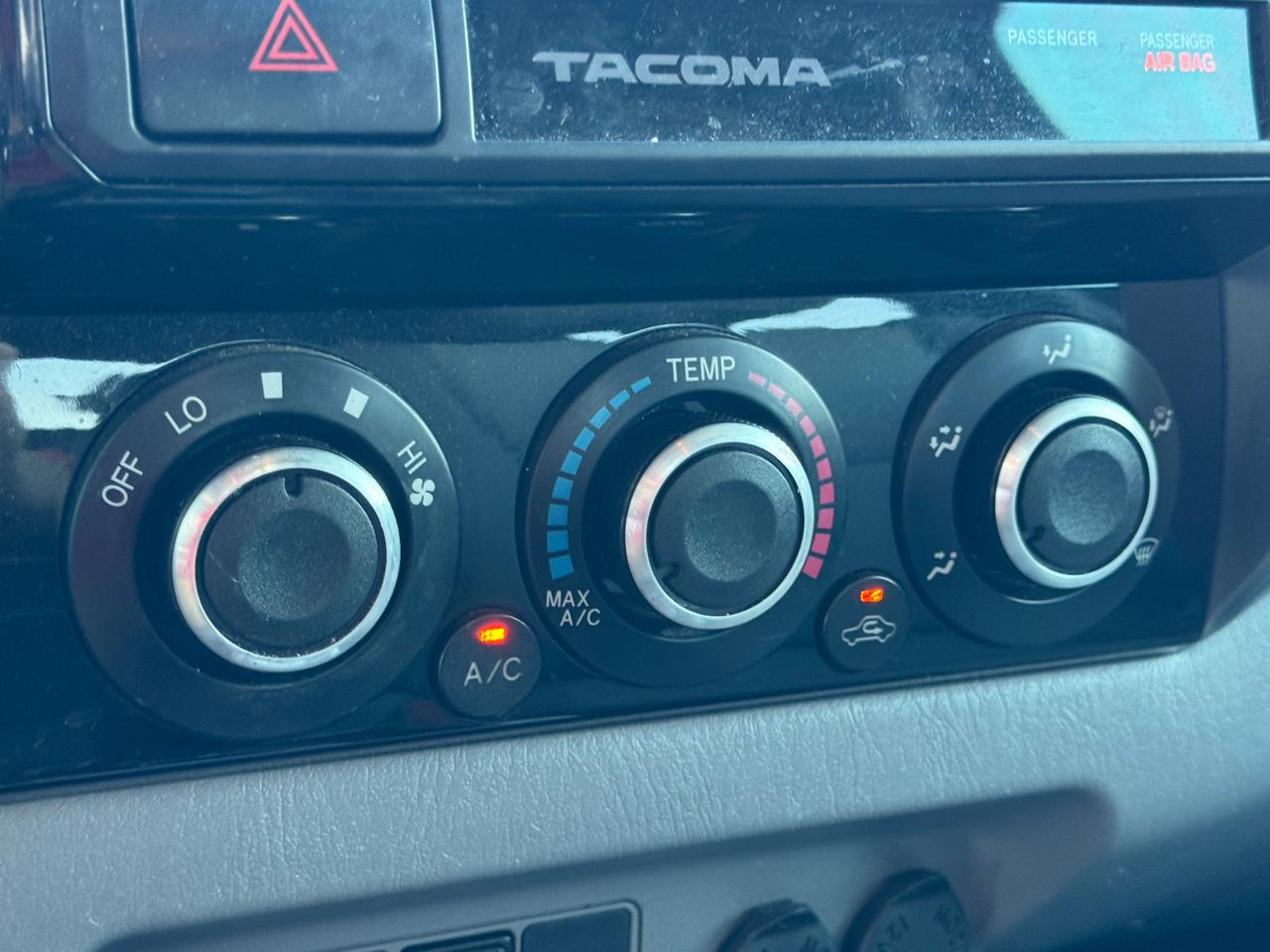 Toyota Tacoma PreRunner Double Cab V6 5AT 2WD 2015