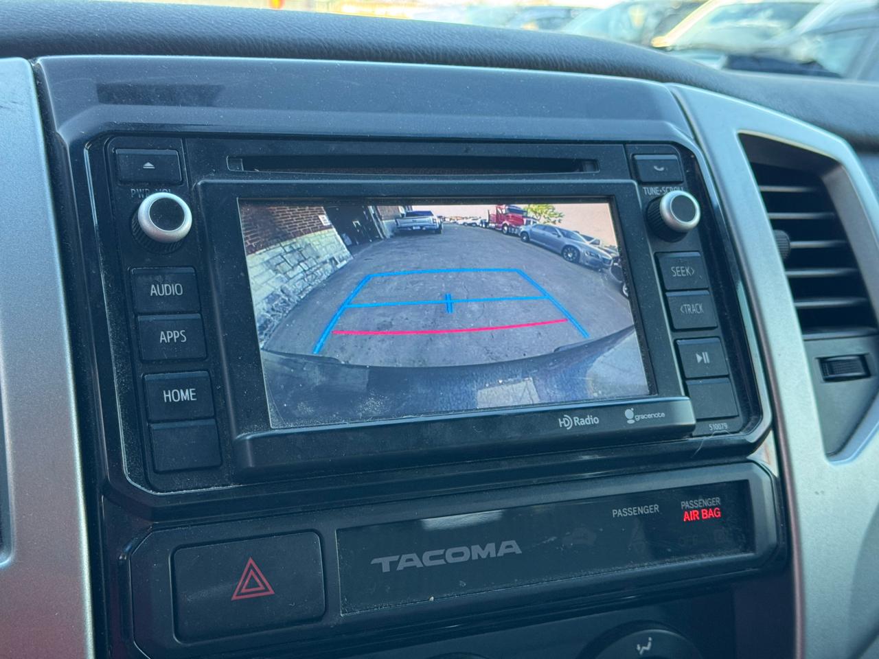 Toyota Tacoma PreRunner Double Cab V6 5AT 2WD 2015