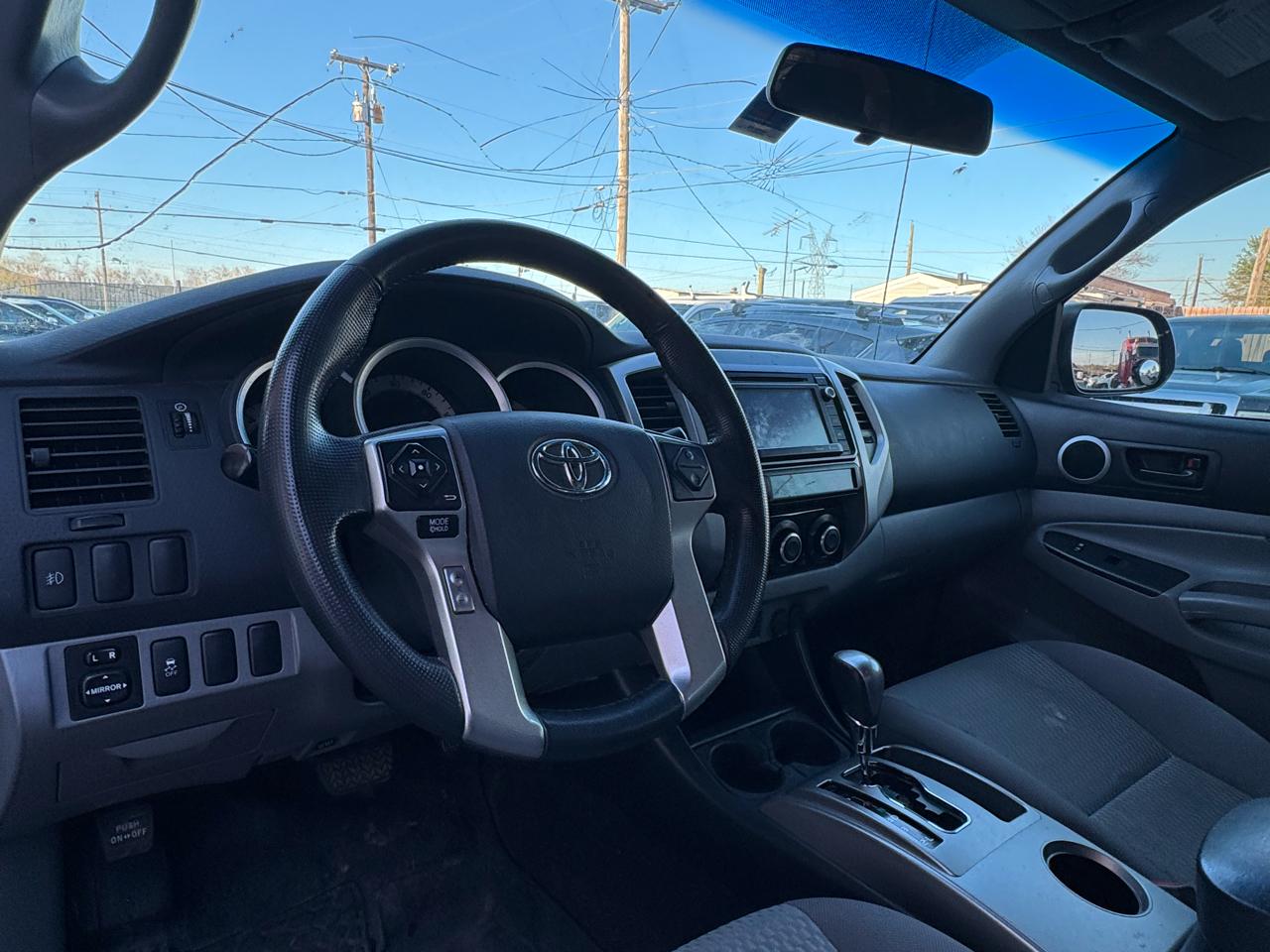 Toyota Tacoma PreRunner Double Cab V6 5AT 2WD 2015