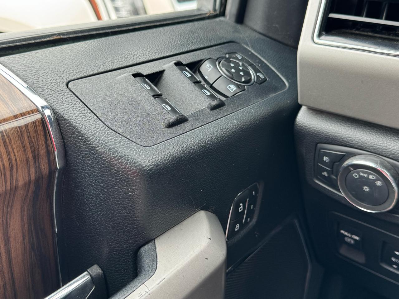 Ford F-150 2WD SuperCrew 145" Lariat Limited 2019