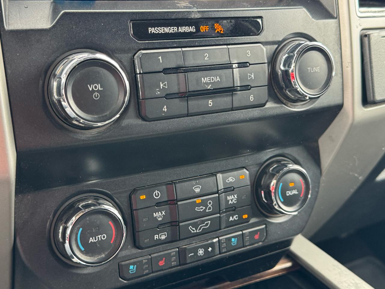 Ford F-150 2WD SuperCrew 145" Lariat Limited 2019