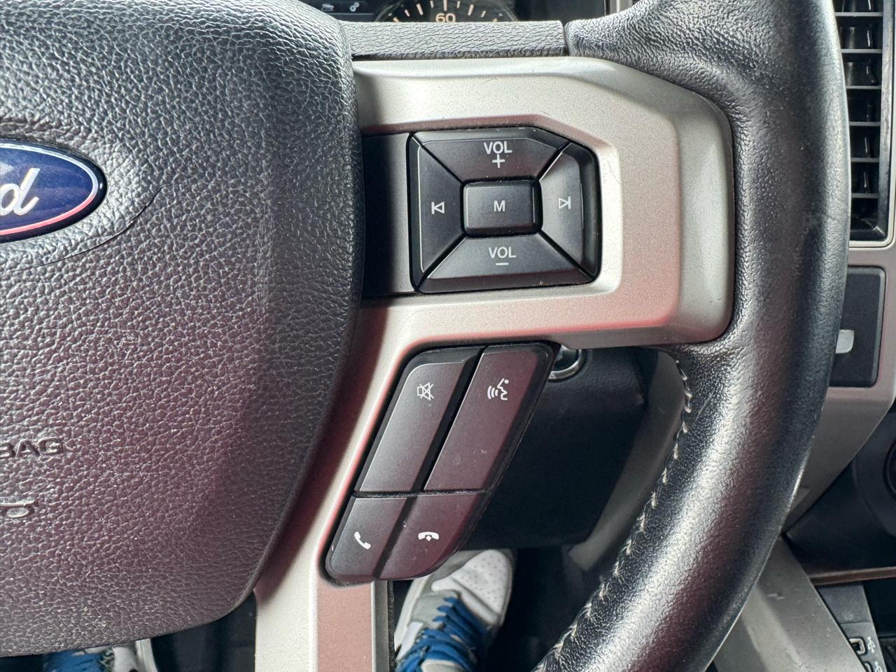 Ford F-150 2WD SuperCrew 145" Lariat Limited 2019