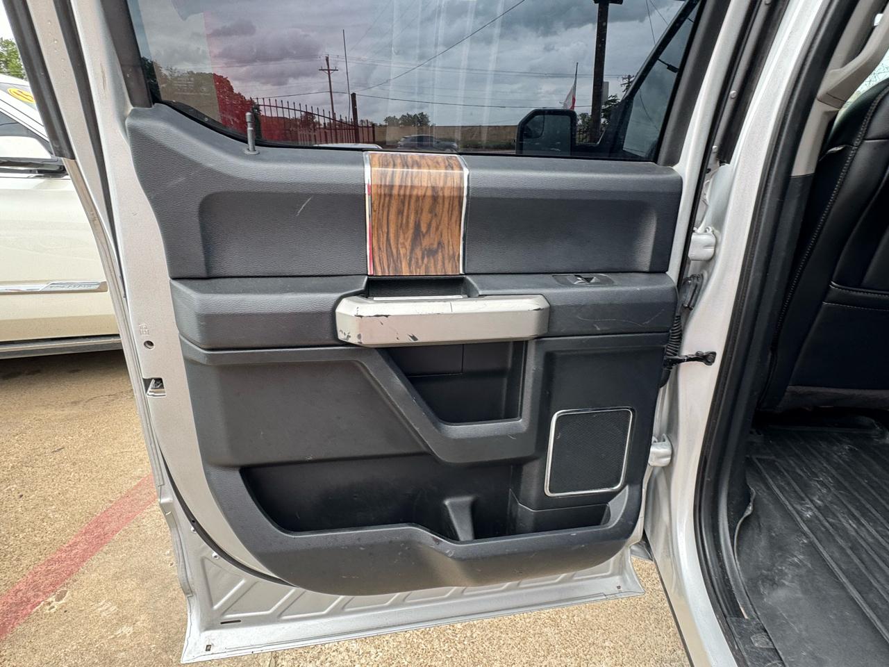 Ford F-150 2WD SuperCrew 145" Lariat Limited 2019