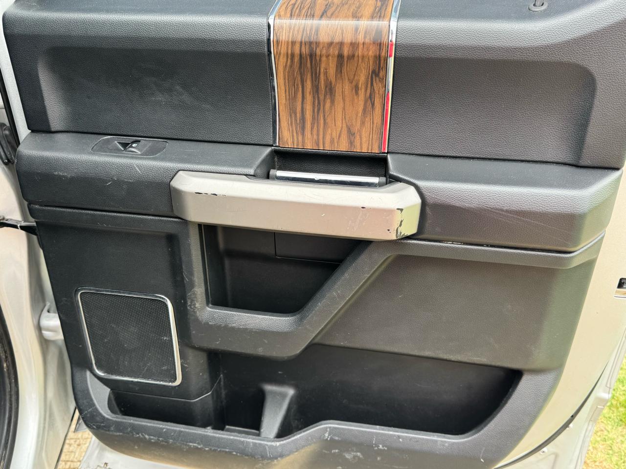 Ford F-150 2WD SuperCrew 145" Lariat Limited 2019