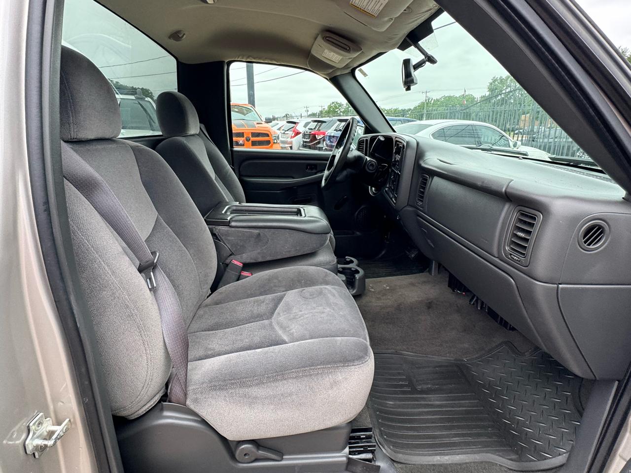 GMC Sierra 1500 Long Bed 2WD 2005