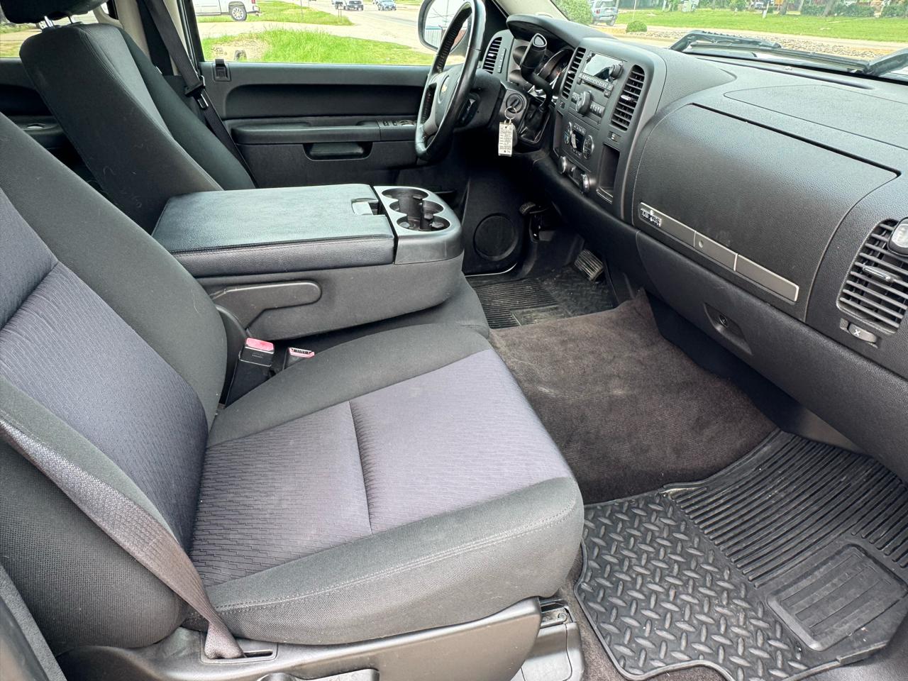 Chevrolet Silverado 1500 LT Crew Cab 2WD 2011