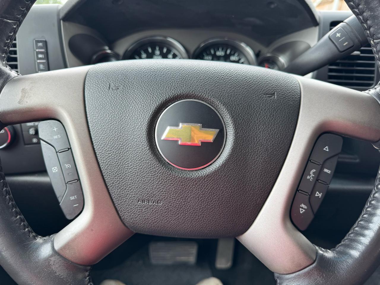 Chevrolet Silverado 1500 LT Crew Cab 2WD 2011