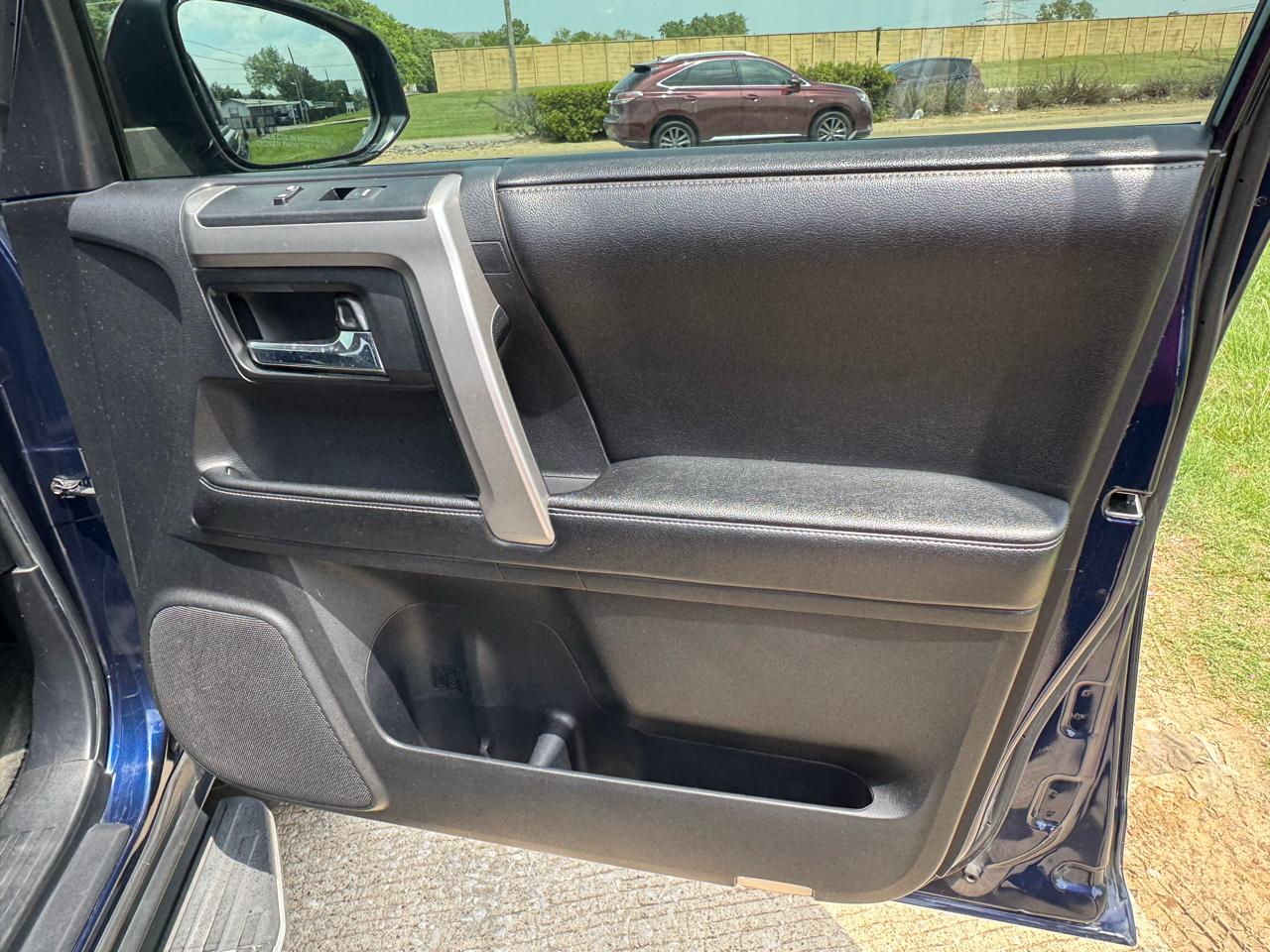 Toyota 4Runner SR5 2WD 2014