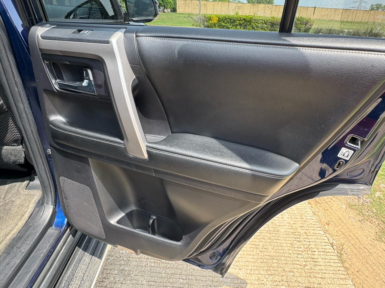 Toyota 4Runner SR5 2WD 2014