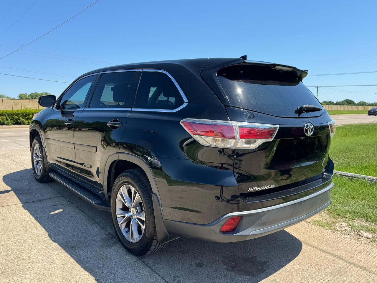 Toyota Highlander LE Plus V6 FWD (Natl) 2014