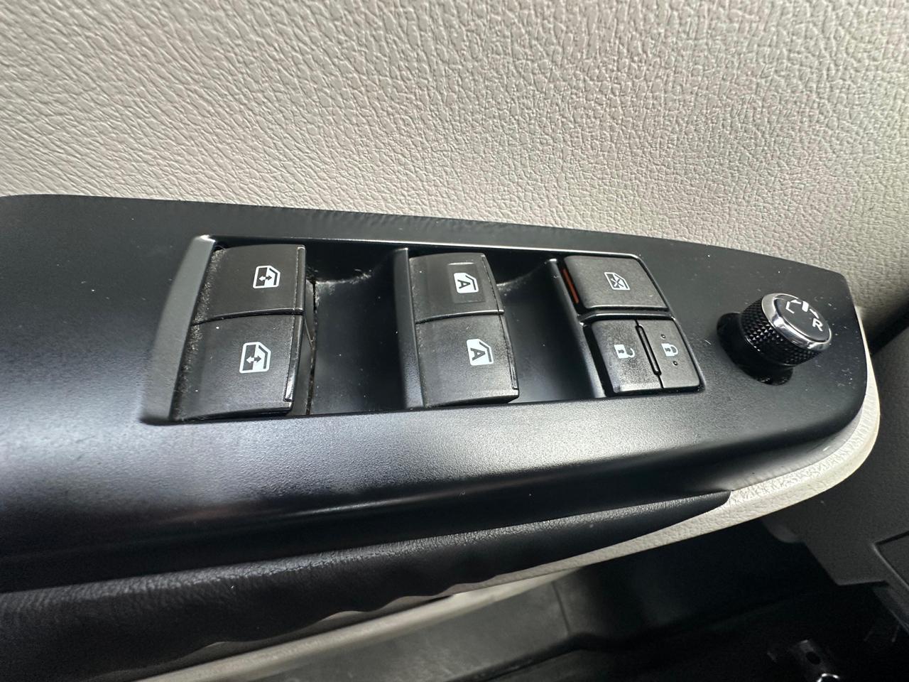 Toyota Highlander LE Plus V6 FWD (Natl) 2014