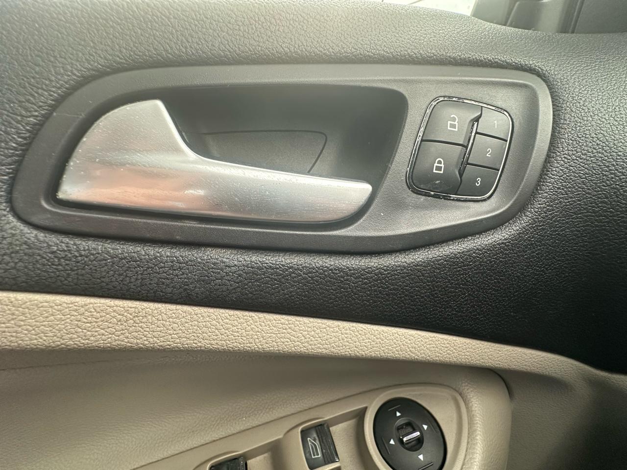 Ford Escape SEL FWD 2013
