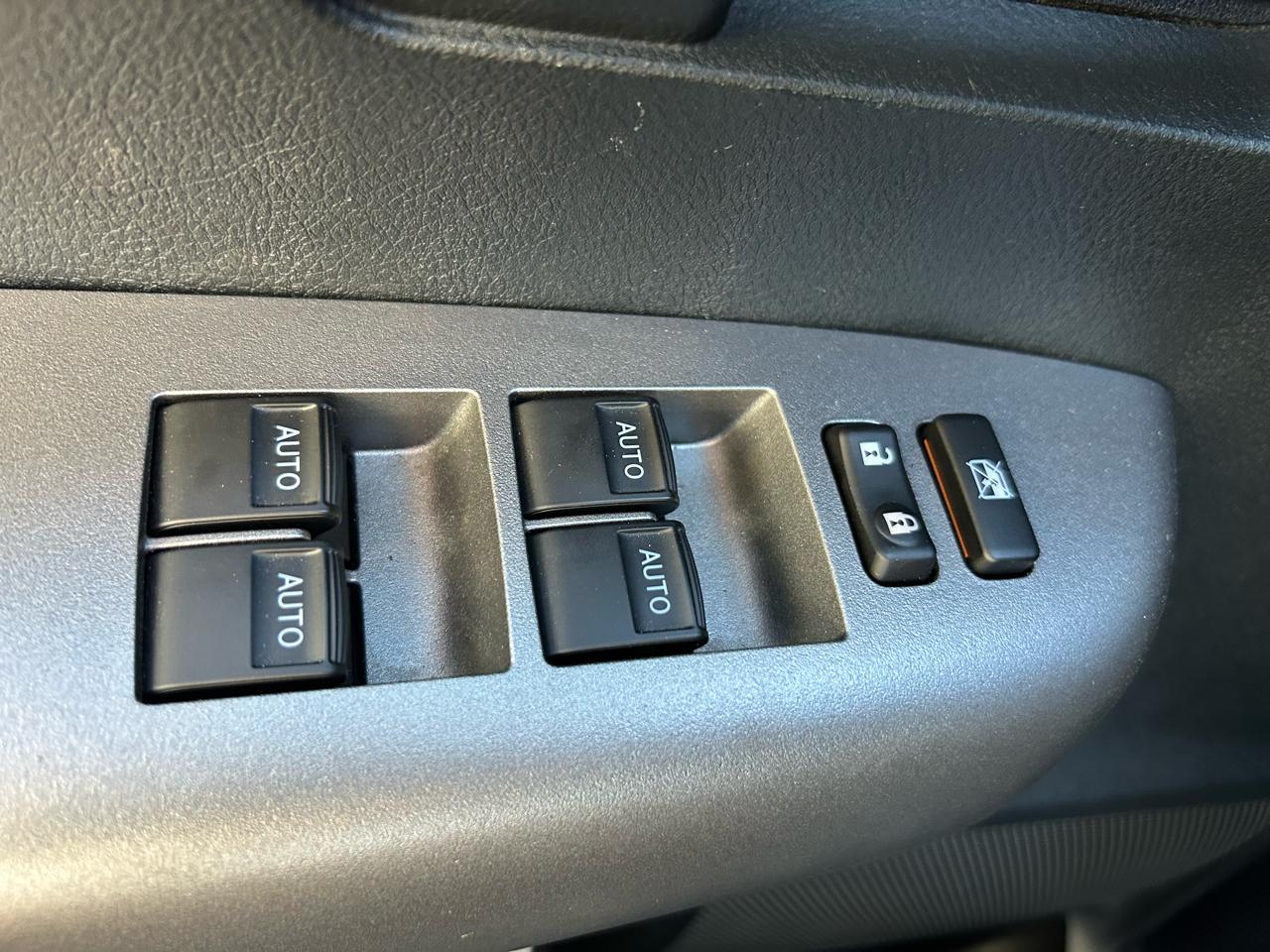 Toyota Tundra Tundra-Grade Double Cab 4.6L 2WD 2012