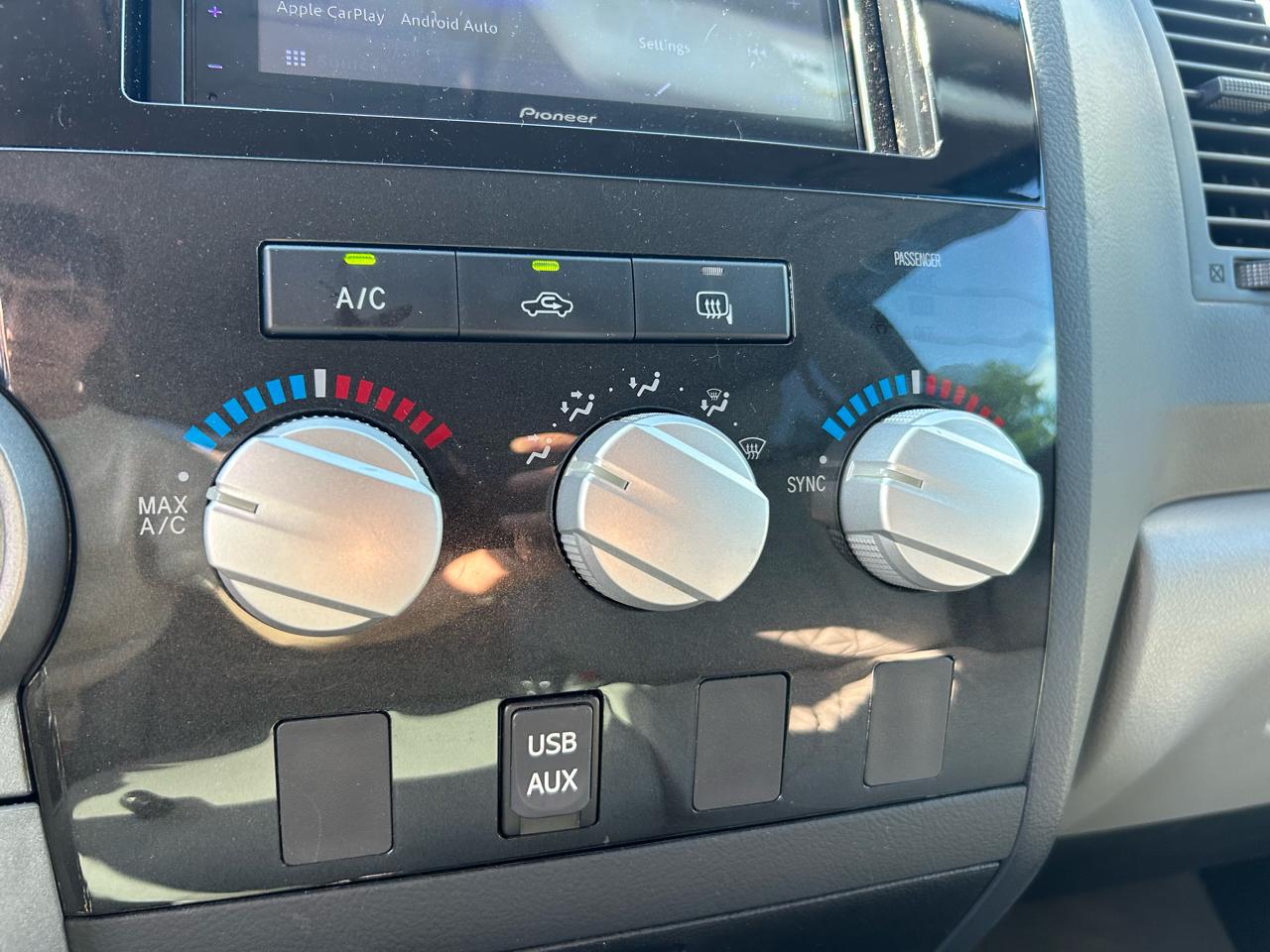 Toyota Tundra Tundra-Grade Double Cab 4.6L 2WD 2012