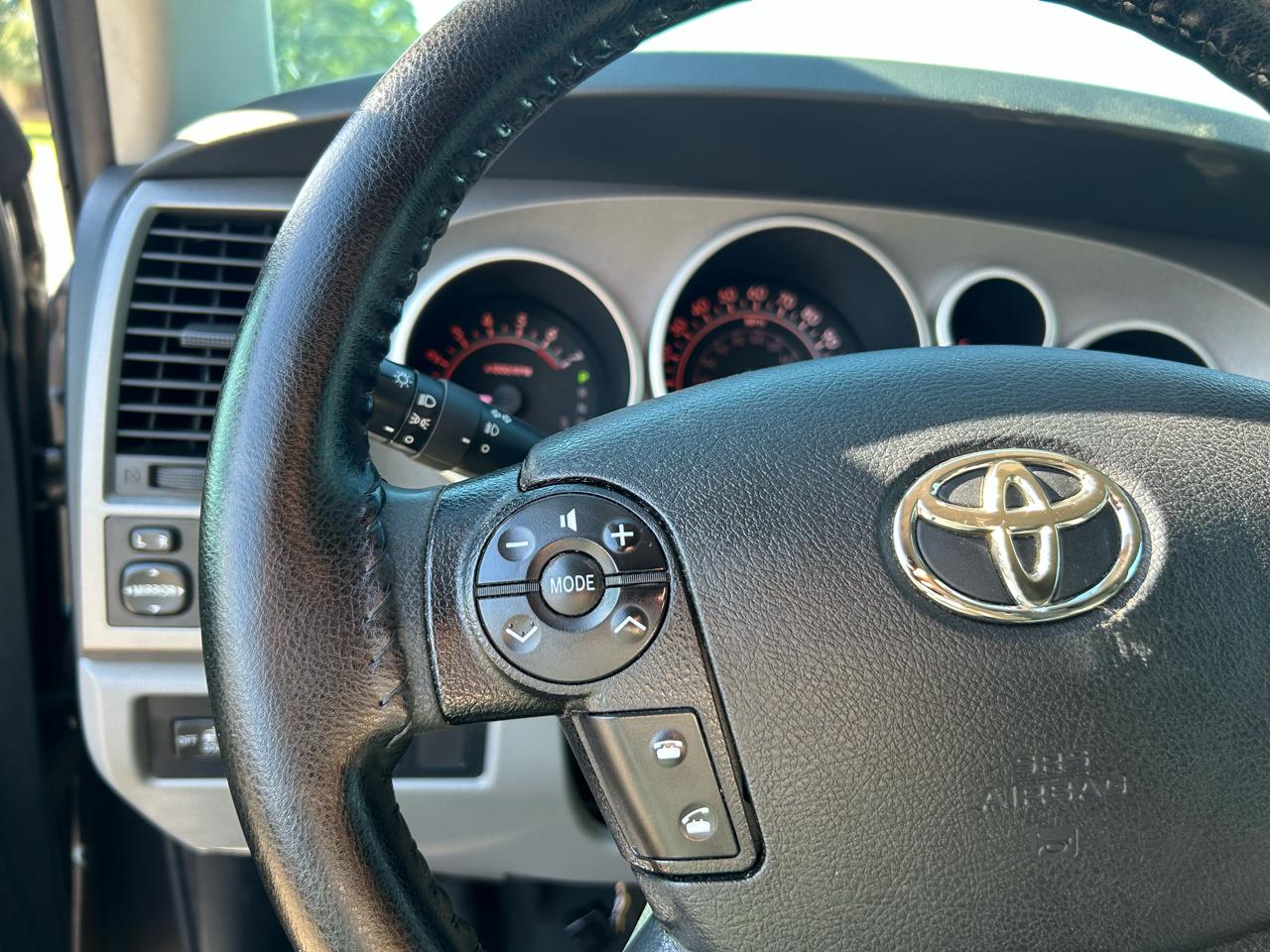 Toyota Tundra Tundra-Grade Double Cab 4.6L 2WD 2012
