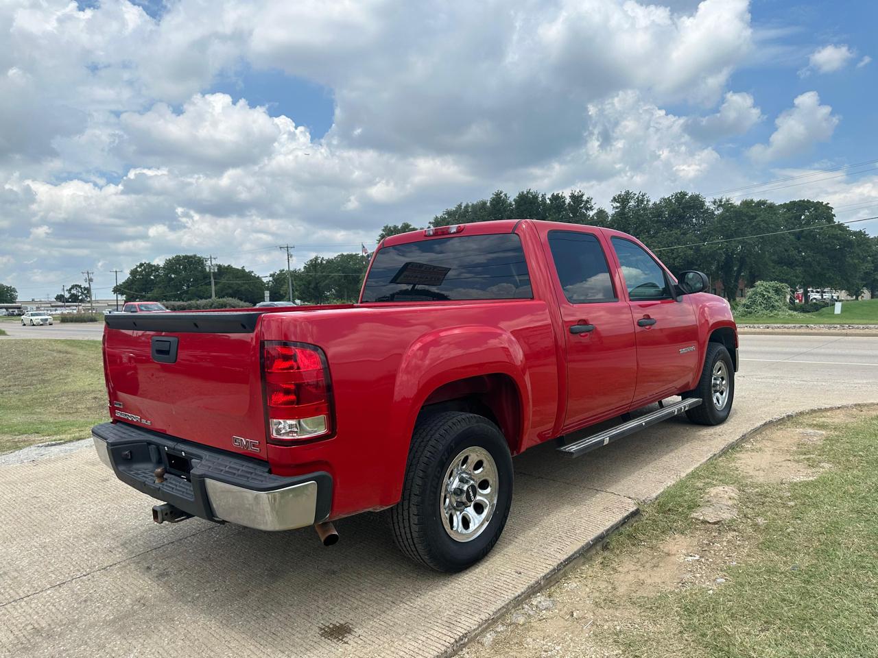 GMC Sierra 1500 SLE Crew Cab 2WD 2011