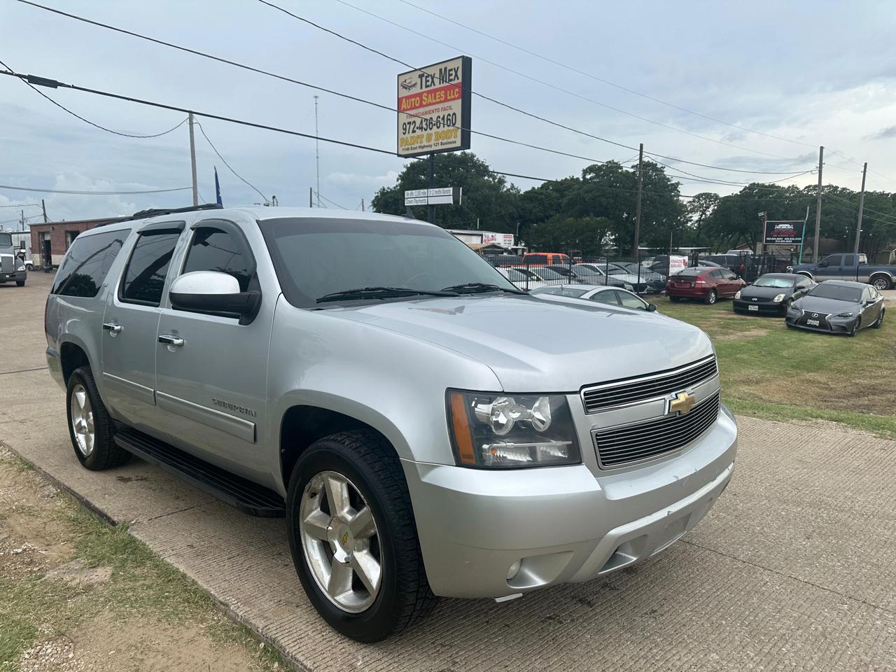 Chevrolet Suburban LT 1500 4WD 2011