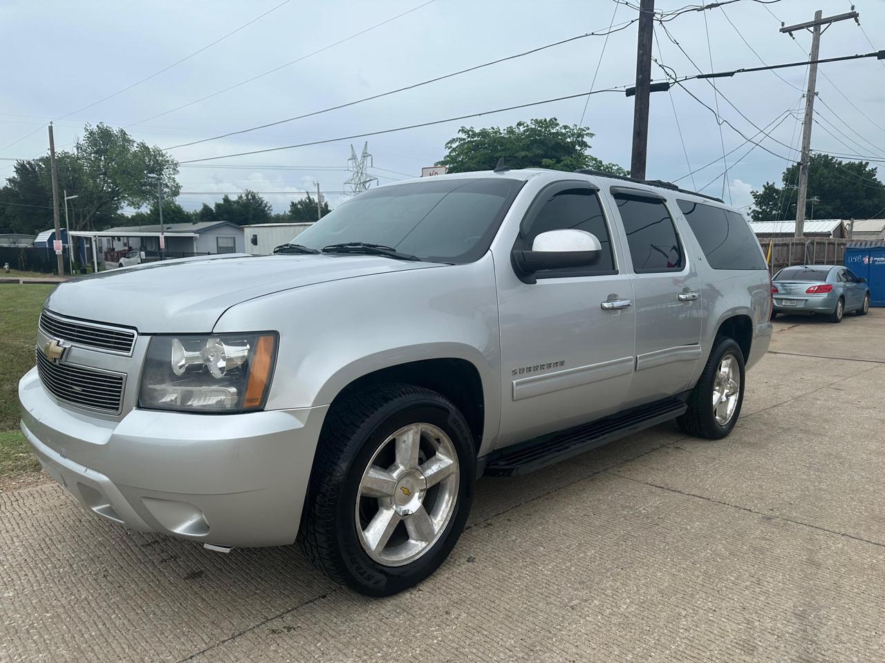 Chevrolet Suburban LT 1500 4WD 2011