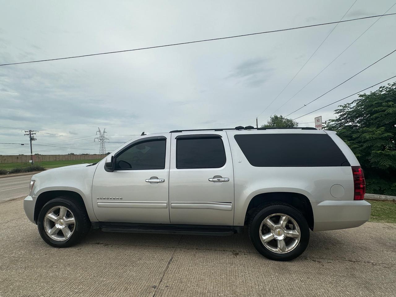Chevrolet Suburban LT 1500 4WD 2011