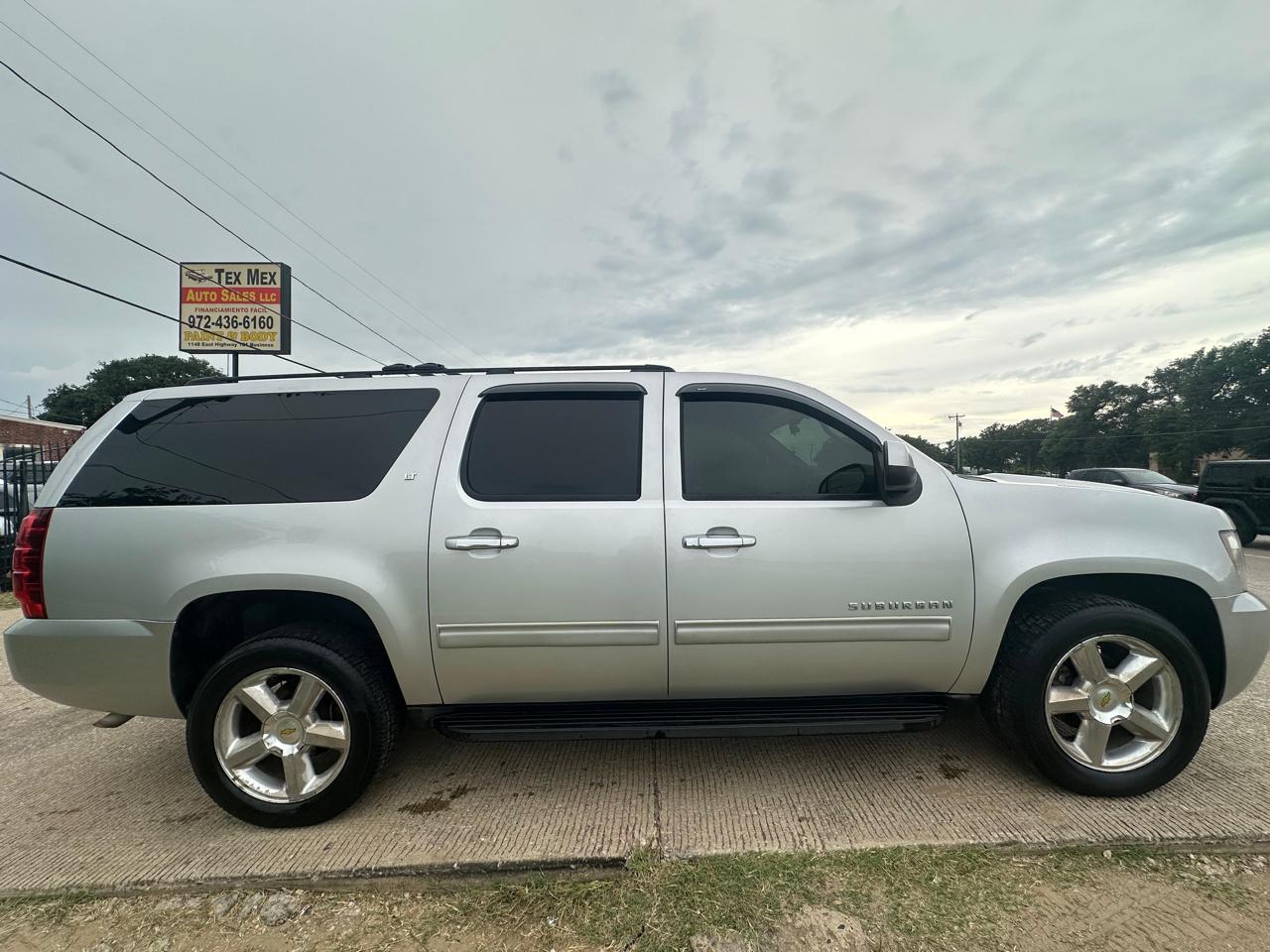 Chevrolet Suburban LT 1500 4WD 2011